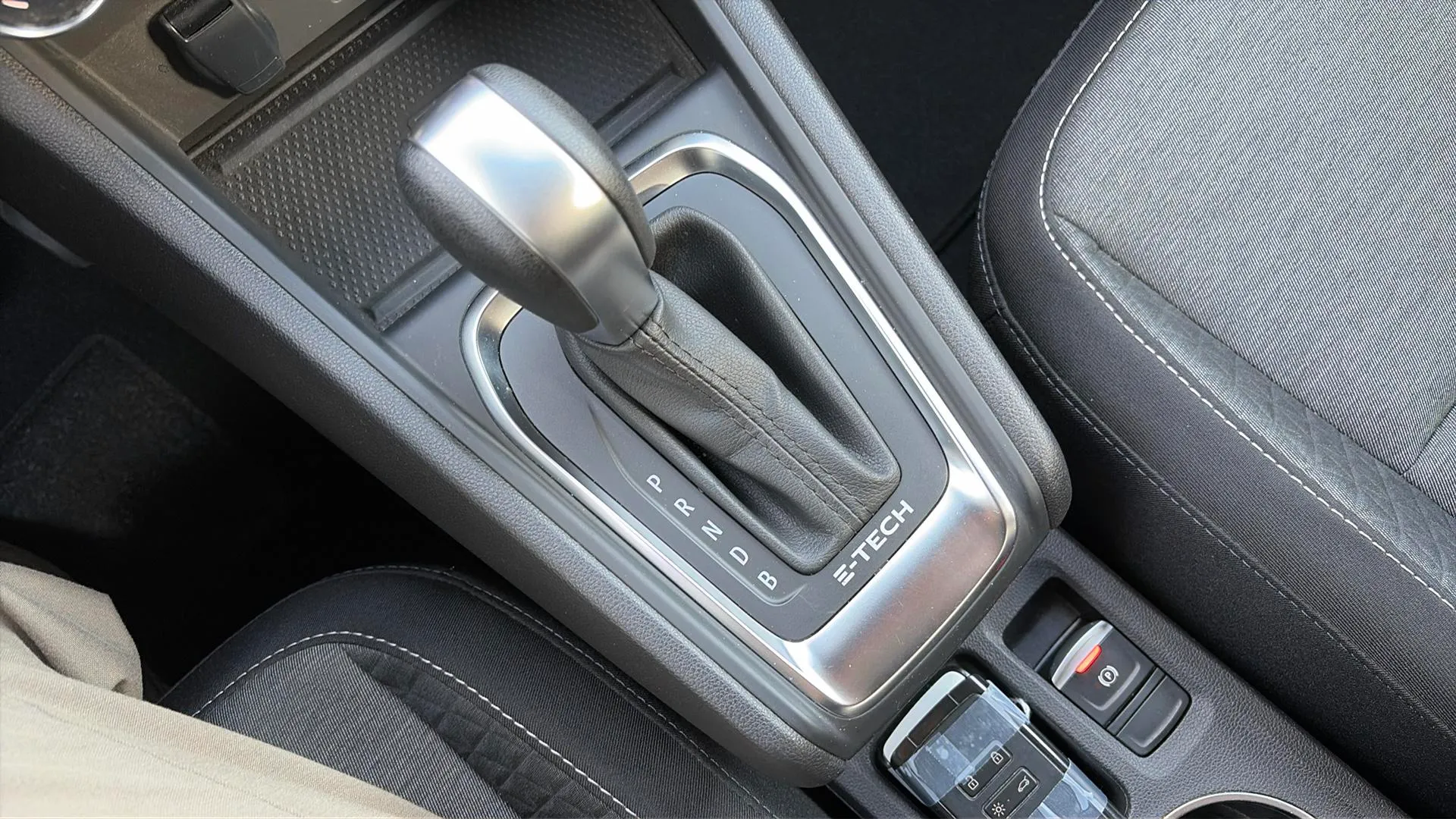 Renault Captur Intens E-Tech híbrido enchufable - foto 17