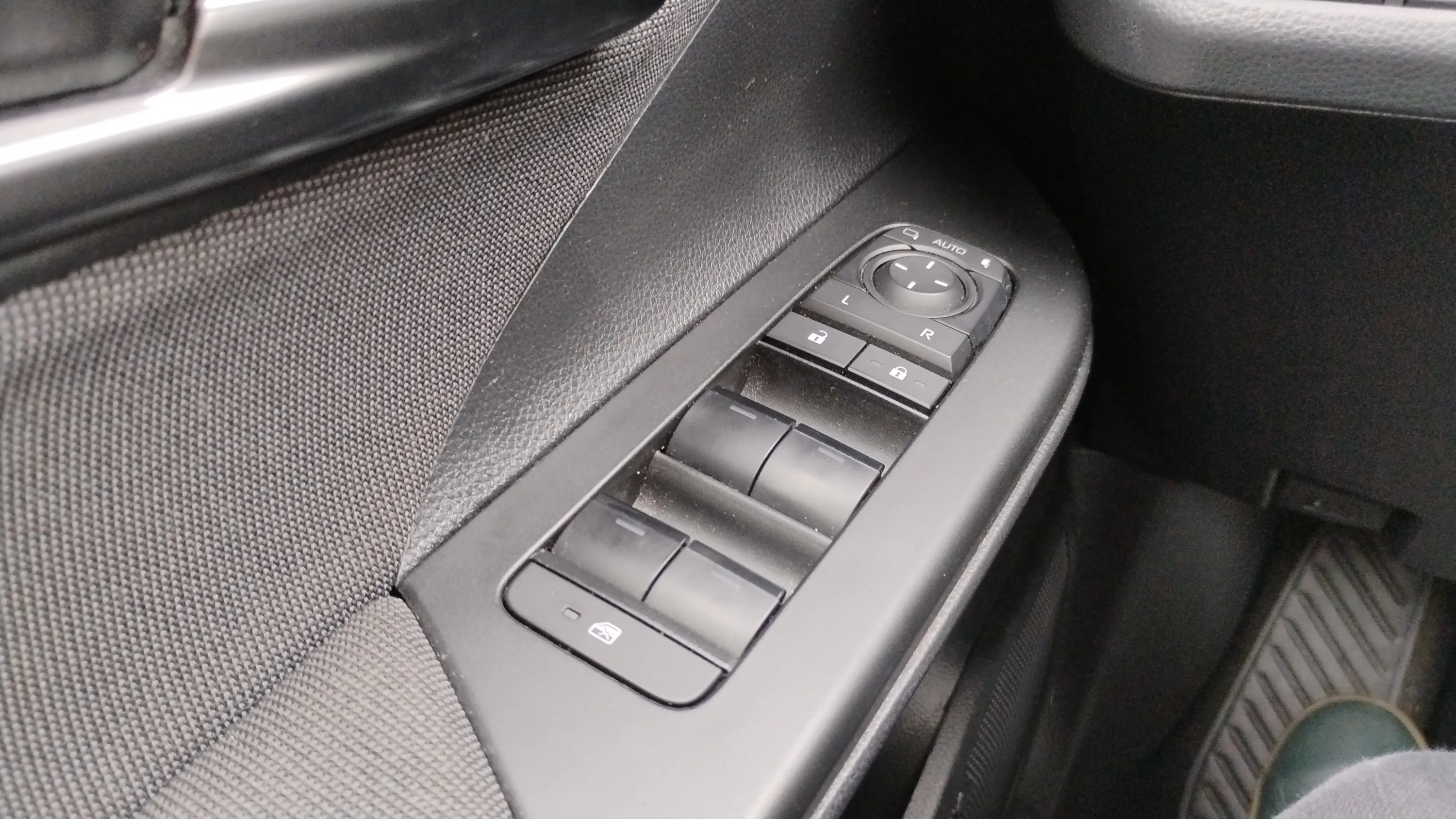 Toyota C-HR 1.8 Advance Hybrid 140 - foto 9