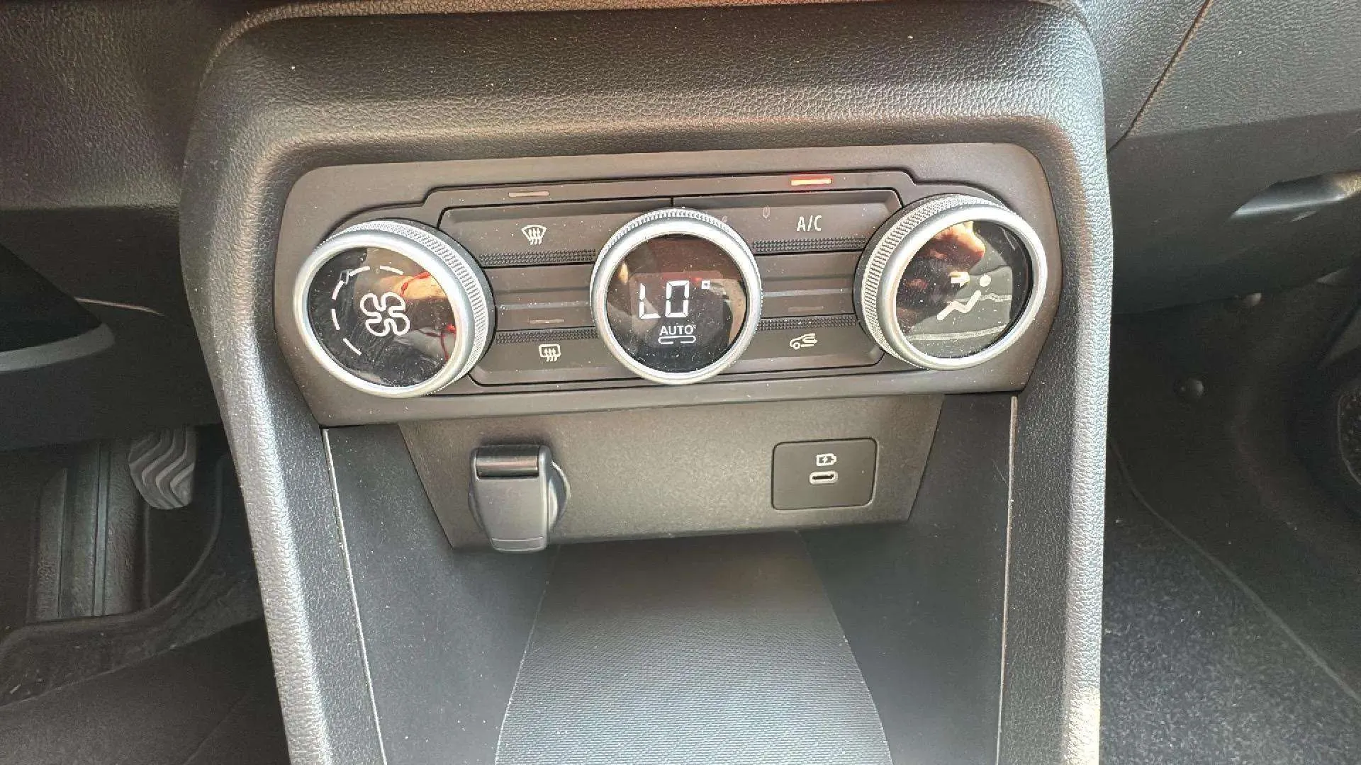 Dacia Sandero Stepway Essential ECO-G 120 - foto 25