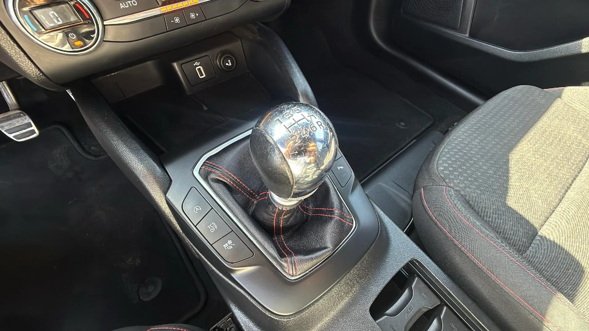 Ford Focus 1.0 EcoBoost MHEV Active - foto 18