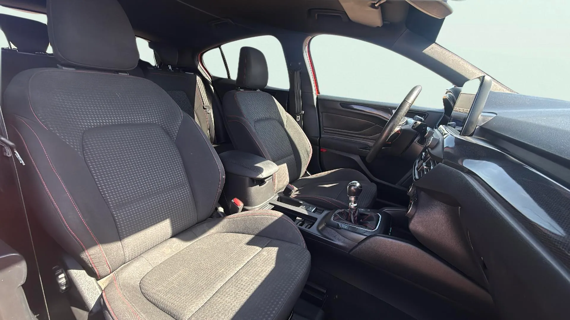 Ford Focus 1.0 EcoBoost MHEV Active - foto 13