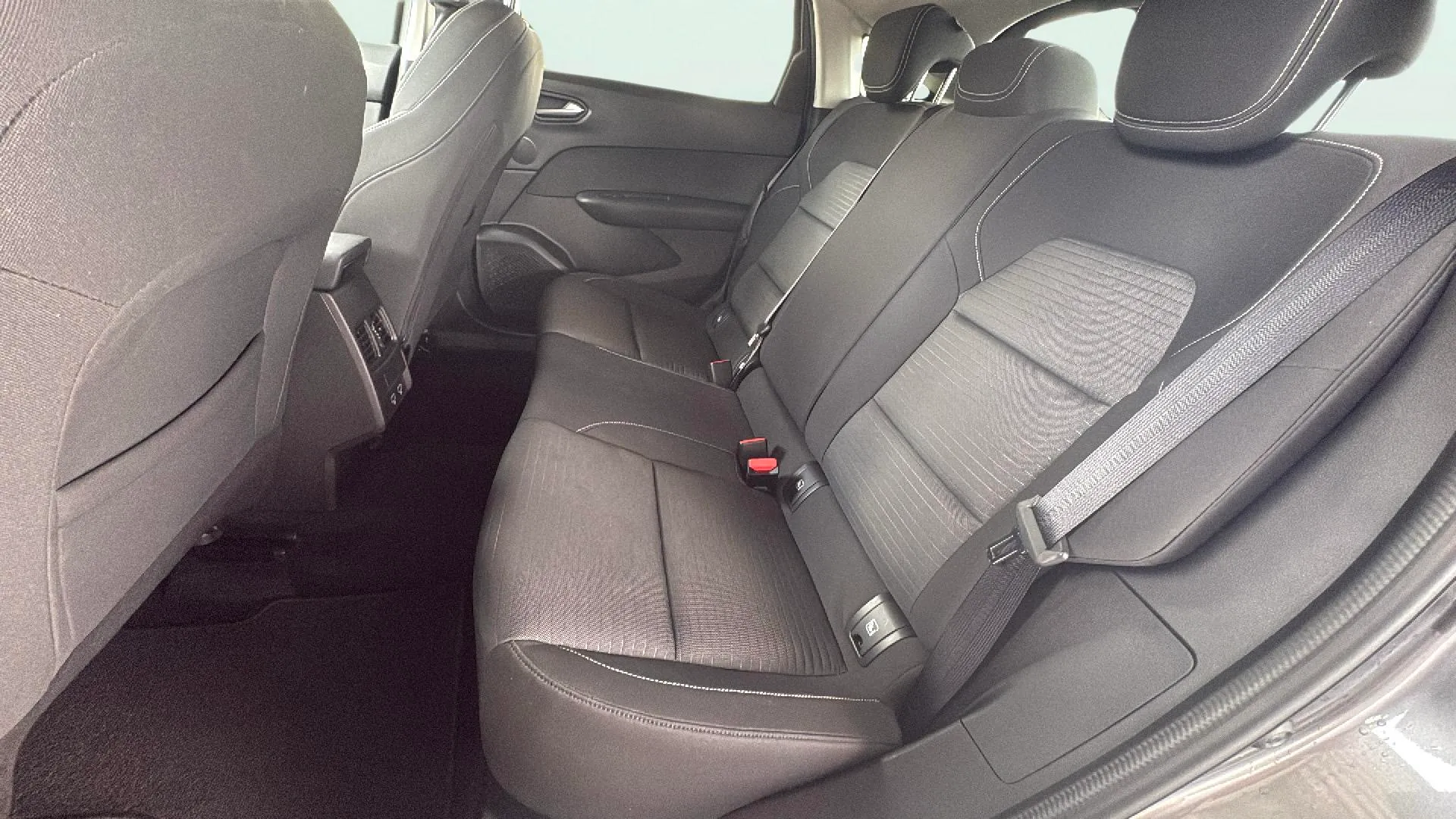 Renault Arkana Evolution TCe EDC mild hybr - foto 30