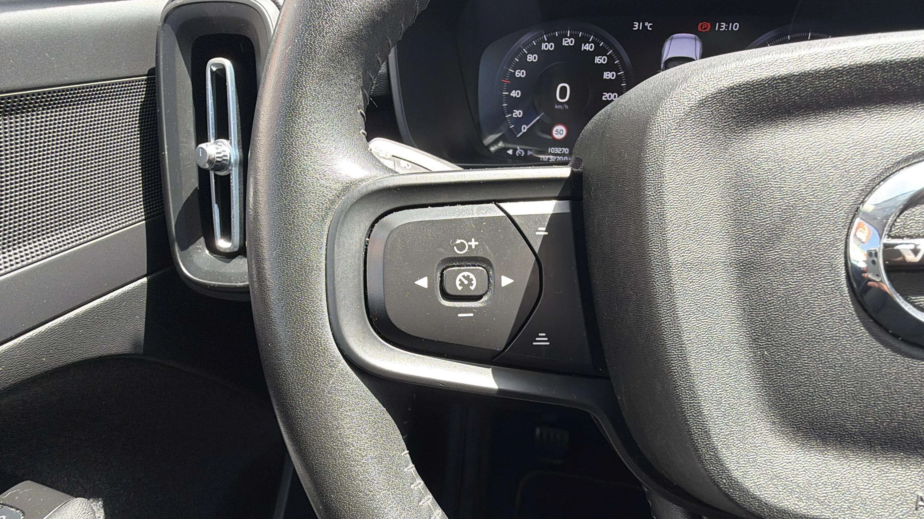 Volvo XC40 1.5 T2 Momentum - foto 13