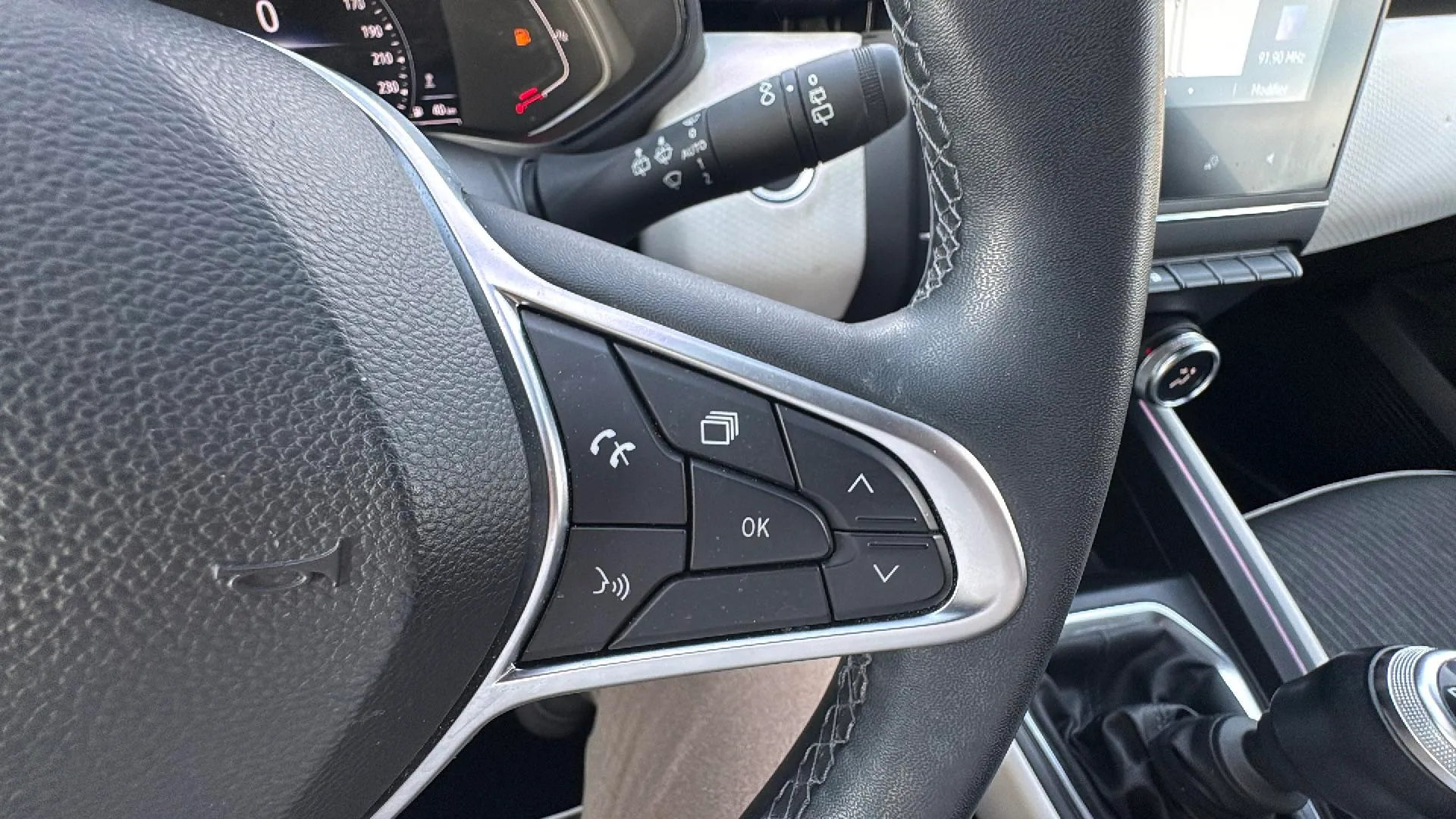 Renault Clio Techno TCe 90 - foto 15