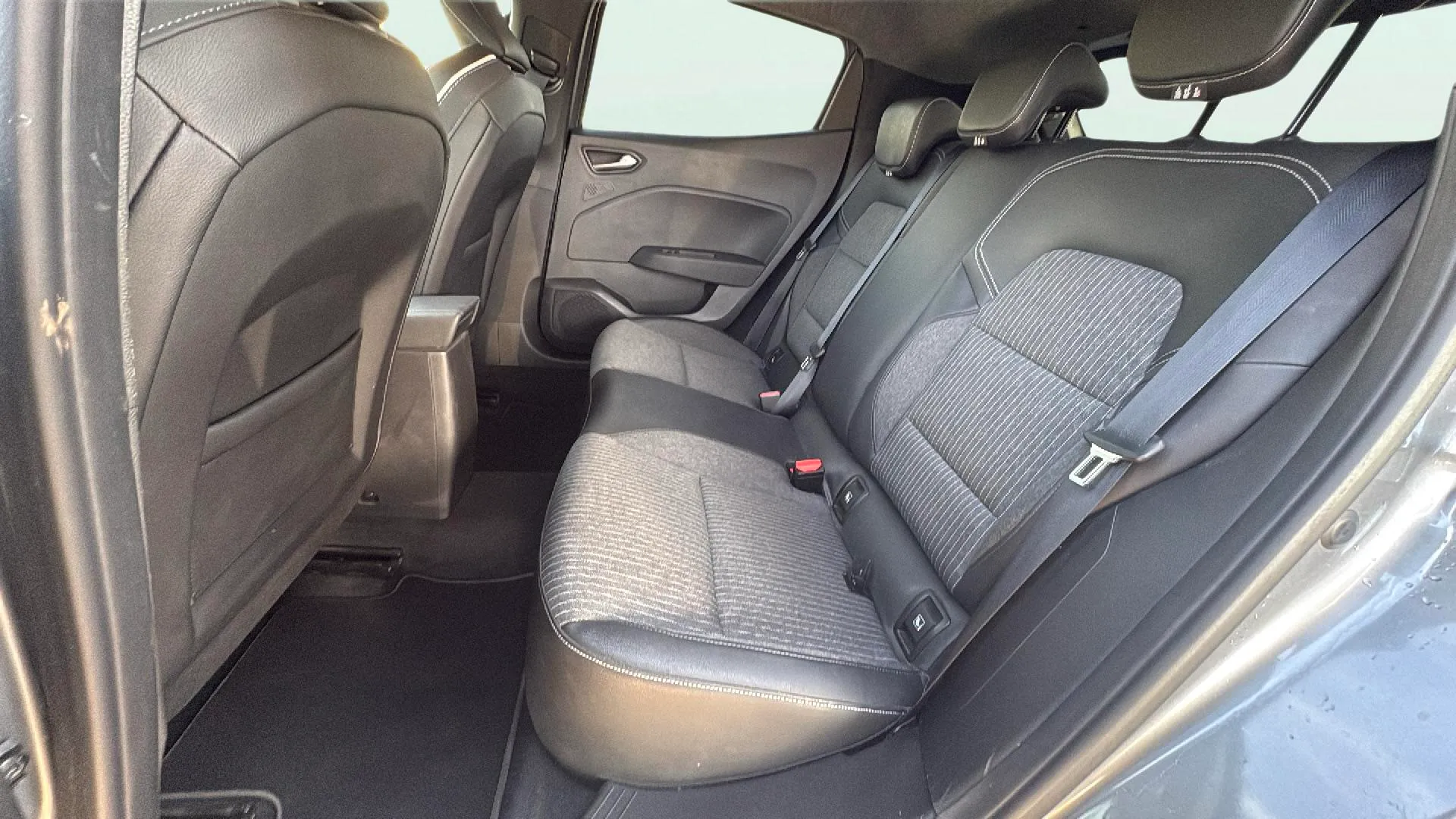 Renault Clio Techno TCe 90 - foto 27