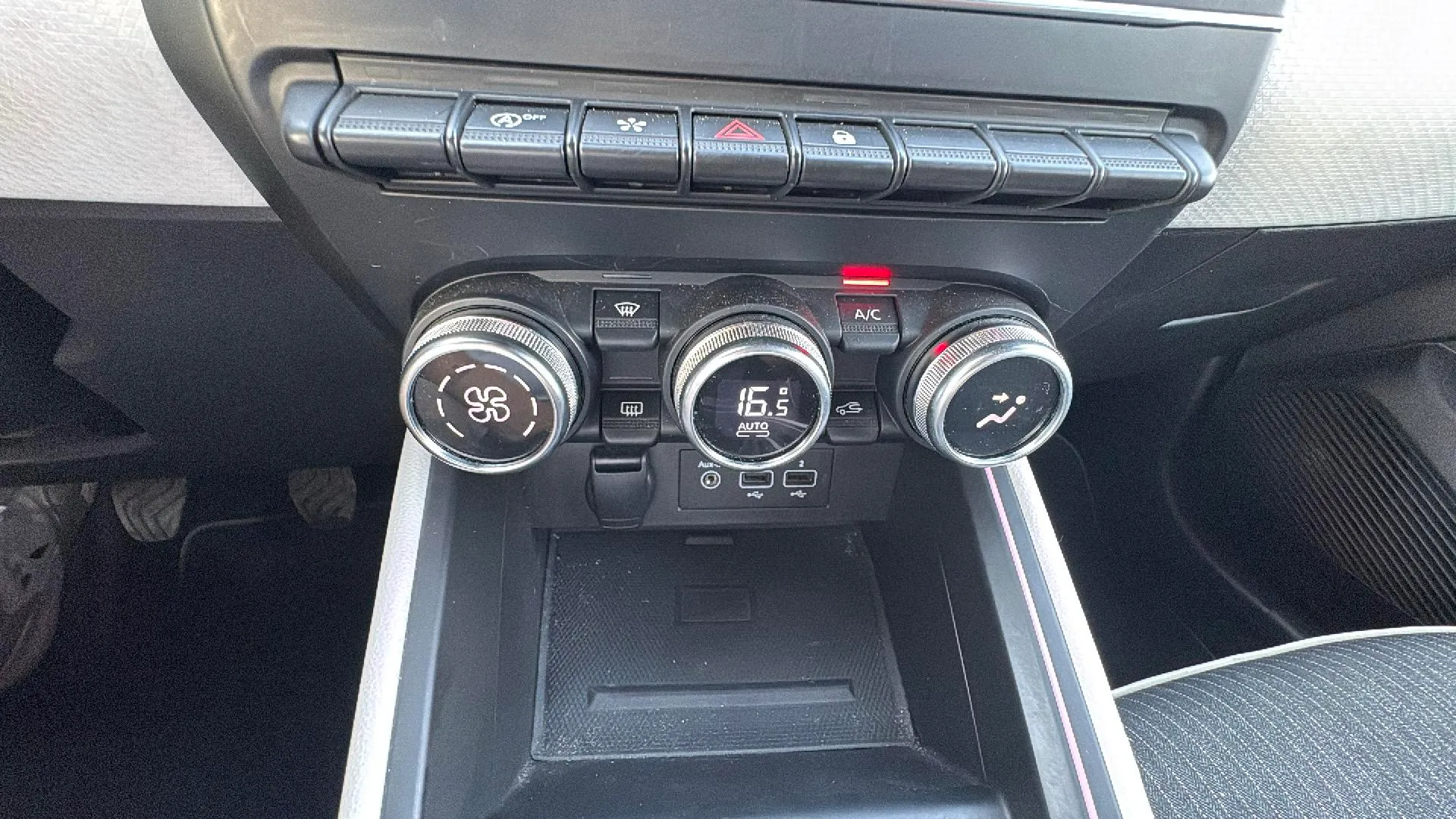 Renault Clio Techno TCe 90 - foto 24