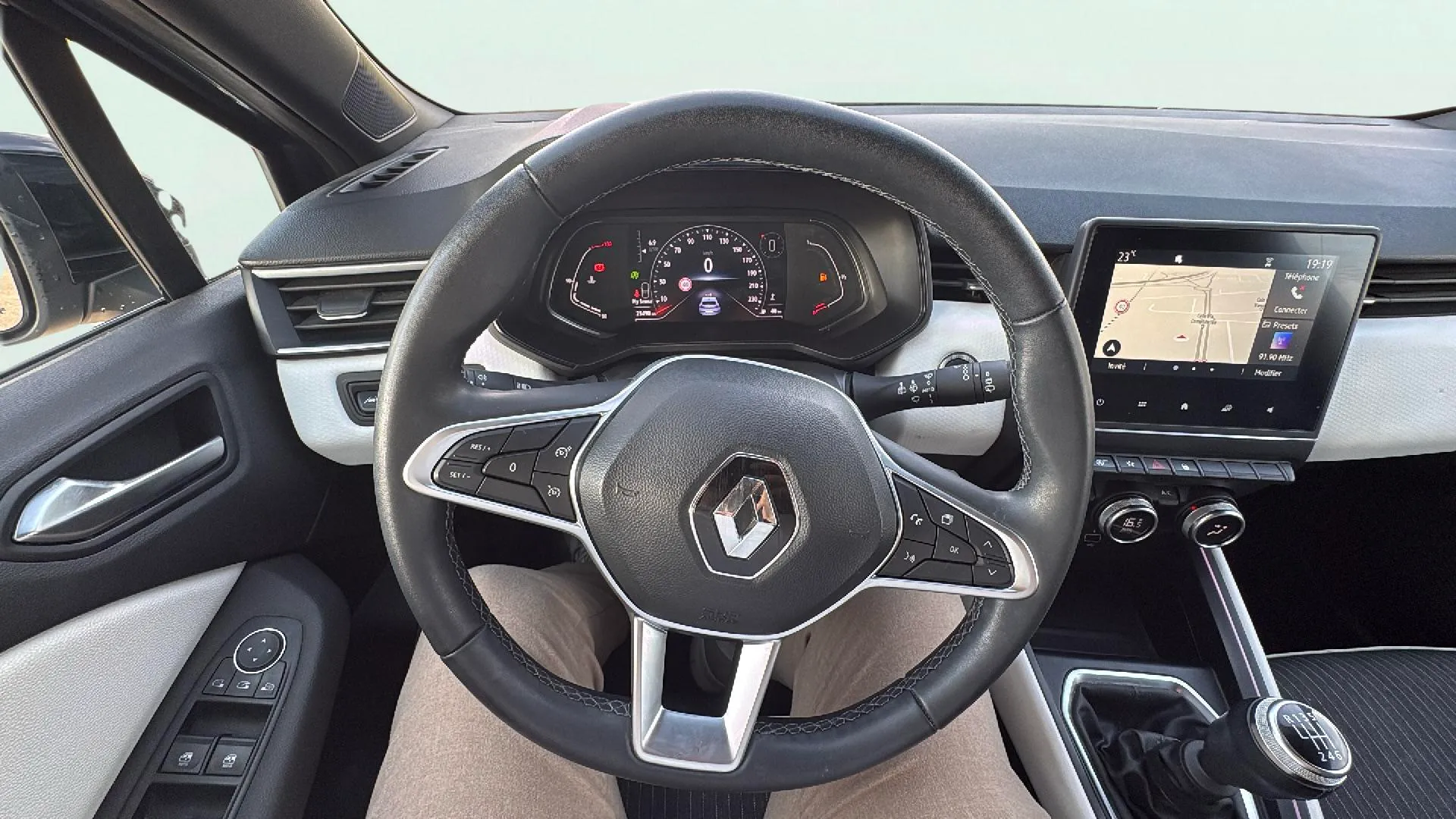Renault Clio Techno TCe 90 - foto 14