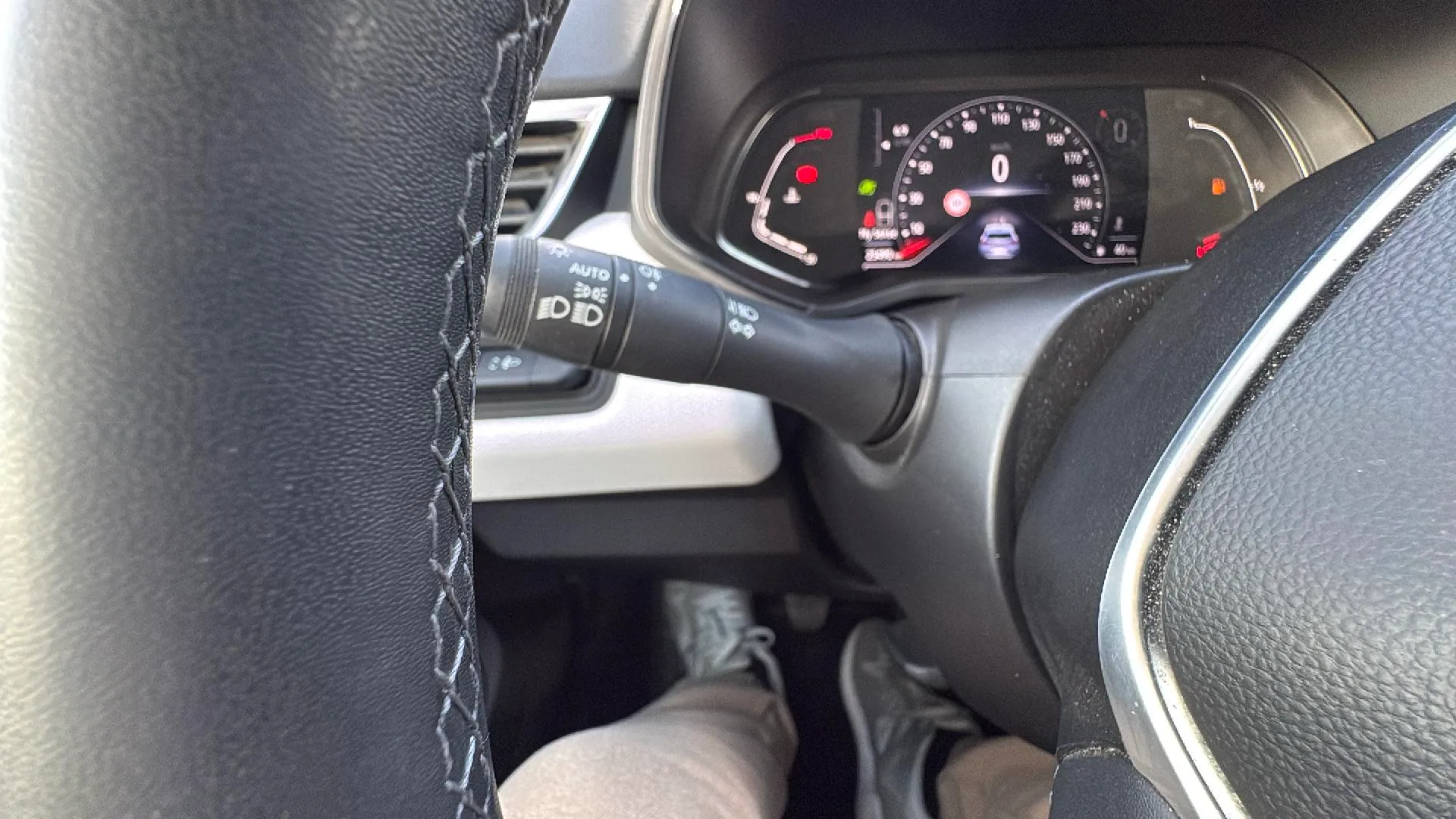 Renault Clio Techno TCe 90 - foto 18