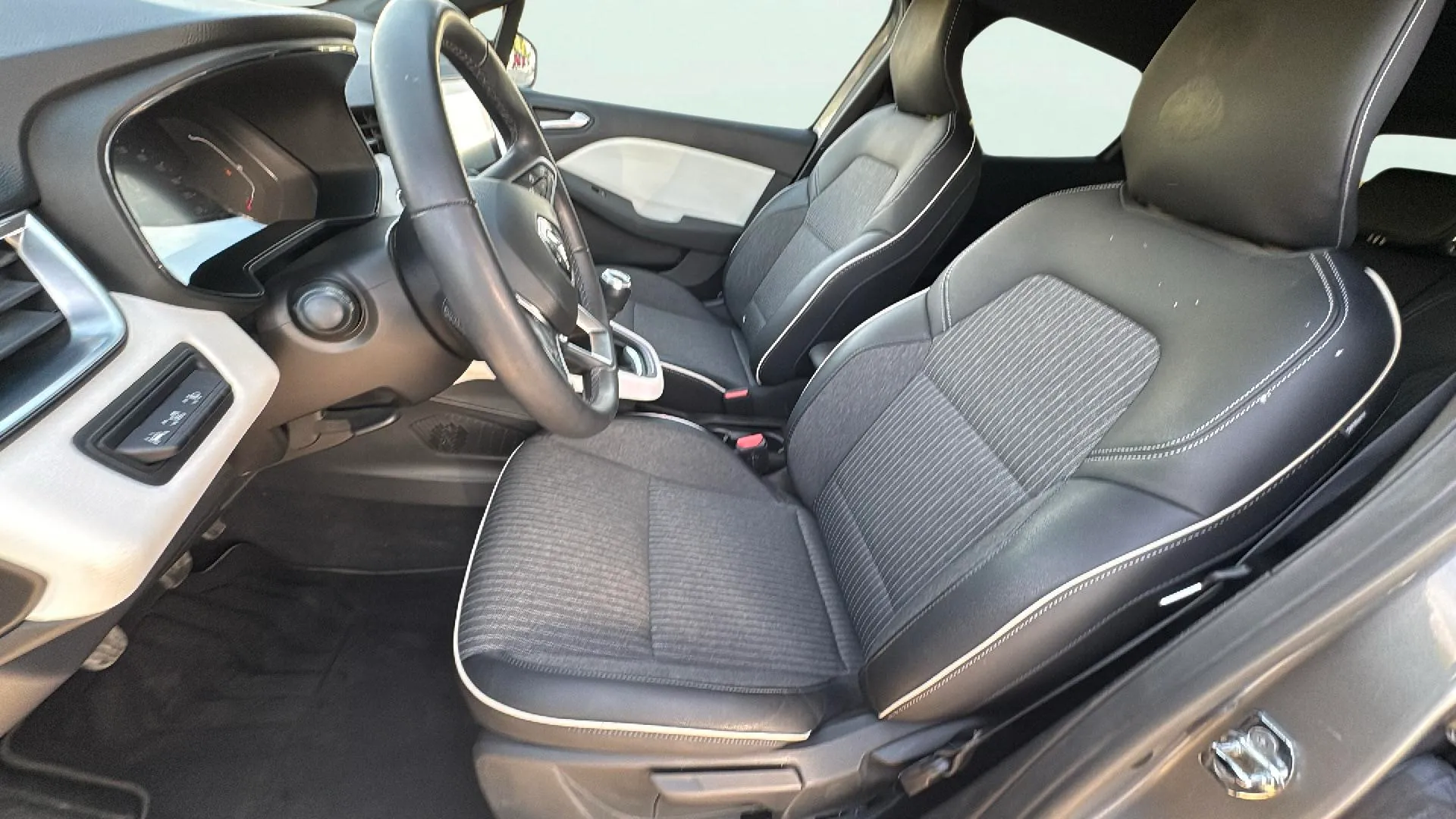 Renault Clio Techno TCe 90 - foto 26