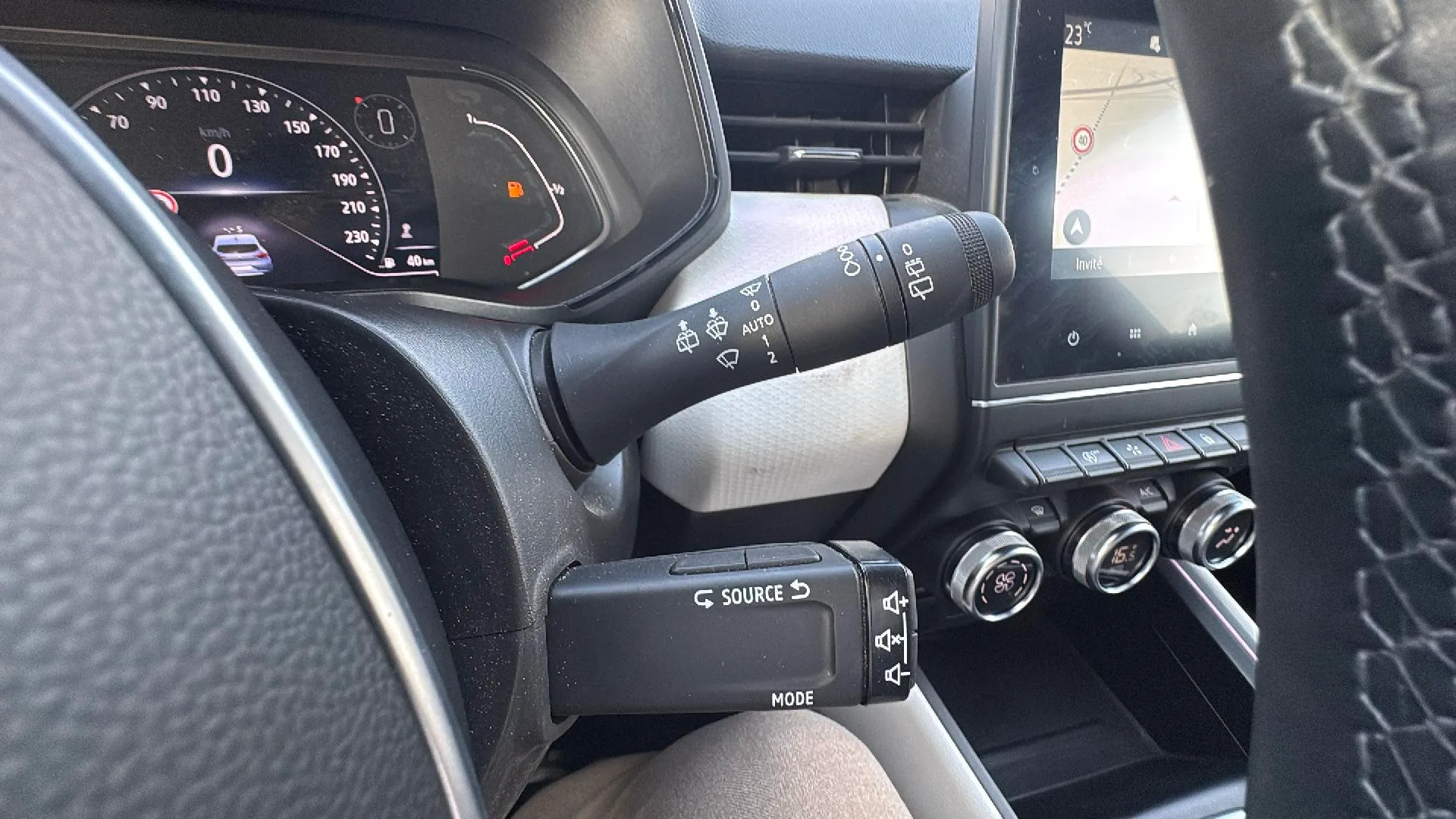 Renault Clio Techno TCe 90 - foto 17