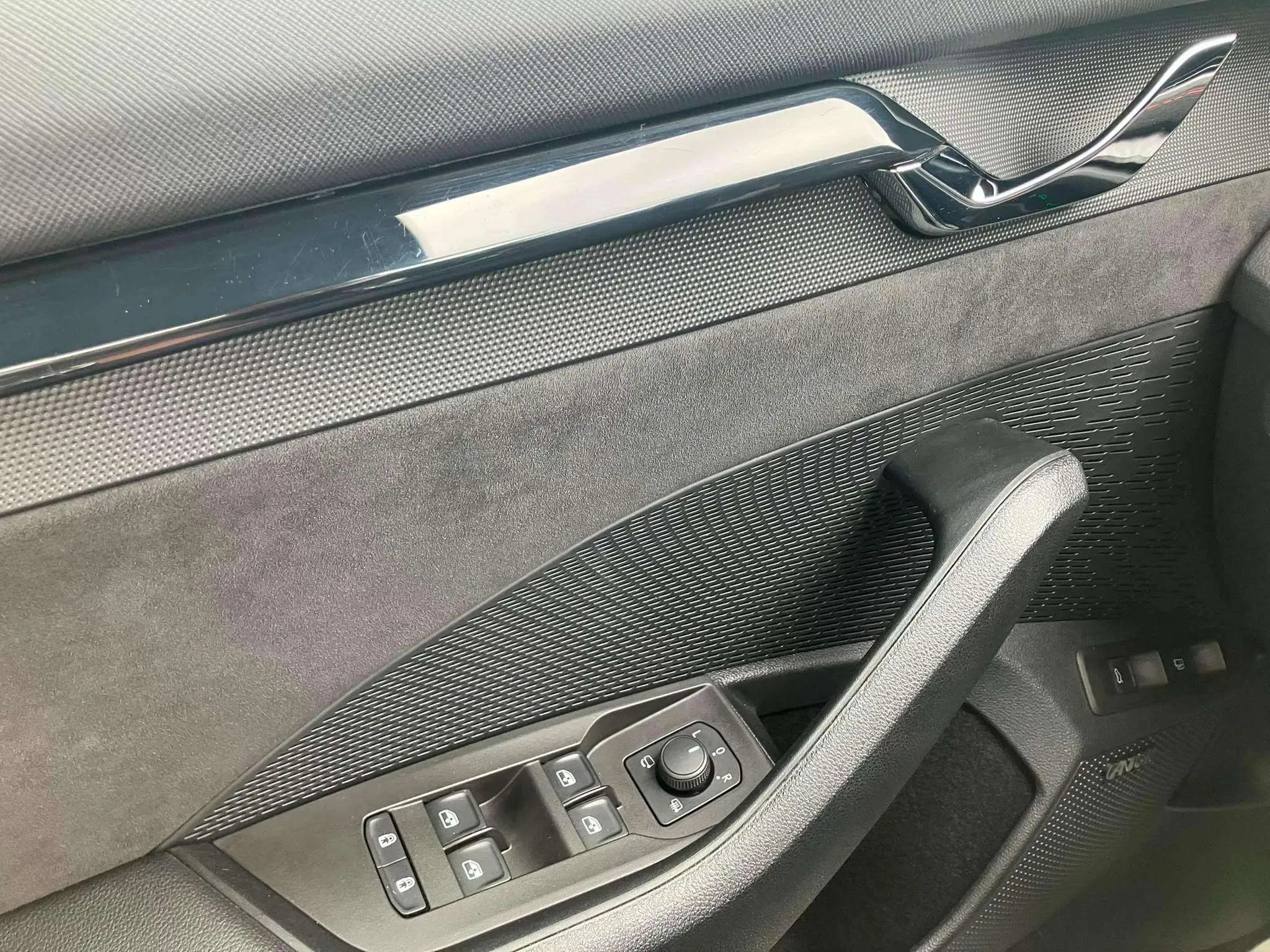 Škoda Octavia Combi 2.0 TSI DSG RS - foto 21