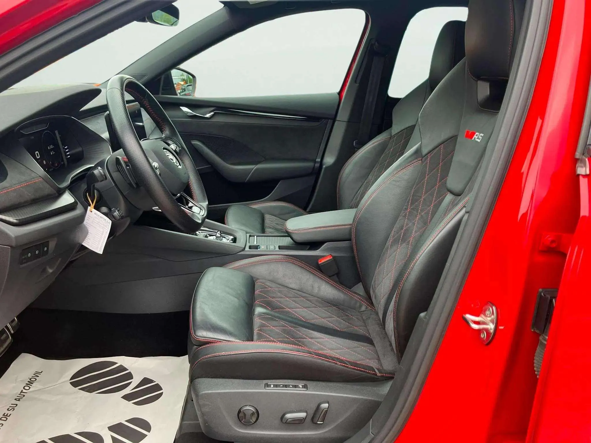 Škoda Octavia Combi 2.0 TSI DSG RS - foto 12