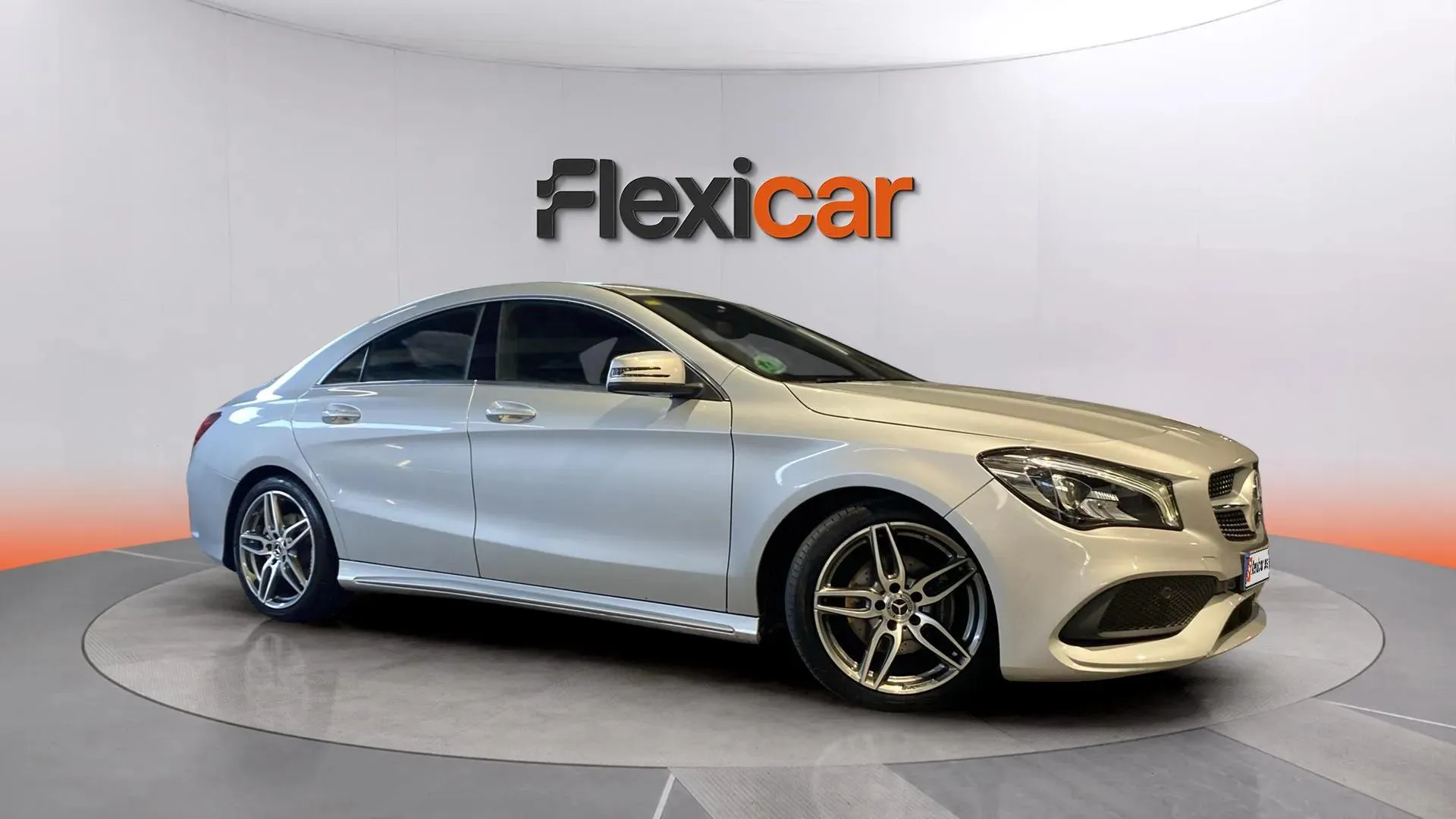Mercedes-Benz CLA 180 - foto 2