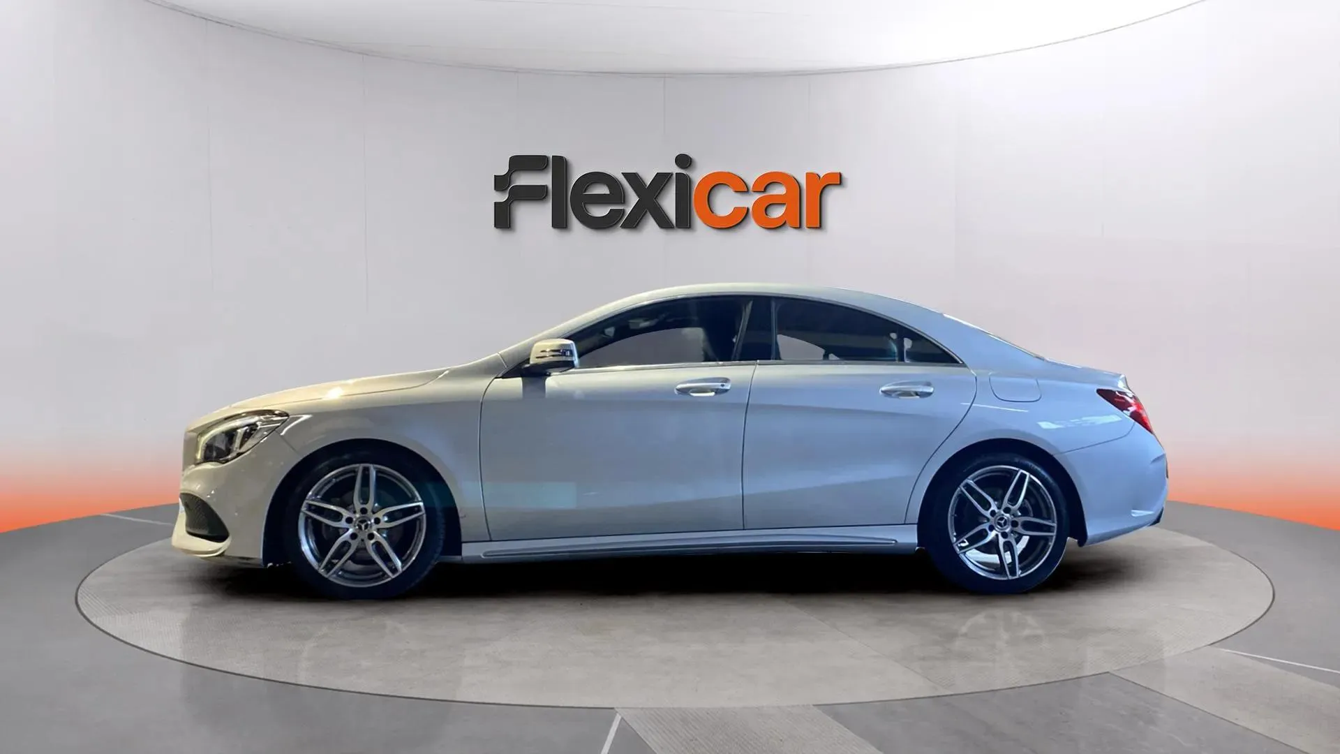 Mercedes-Benz CLA 180 - foto 5