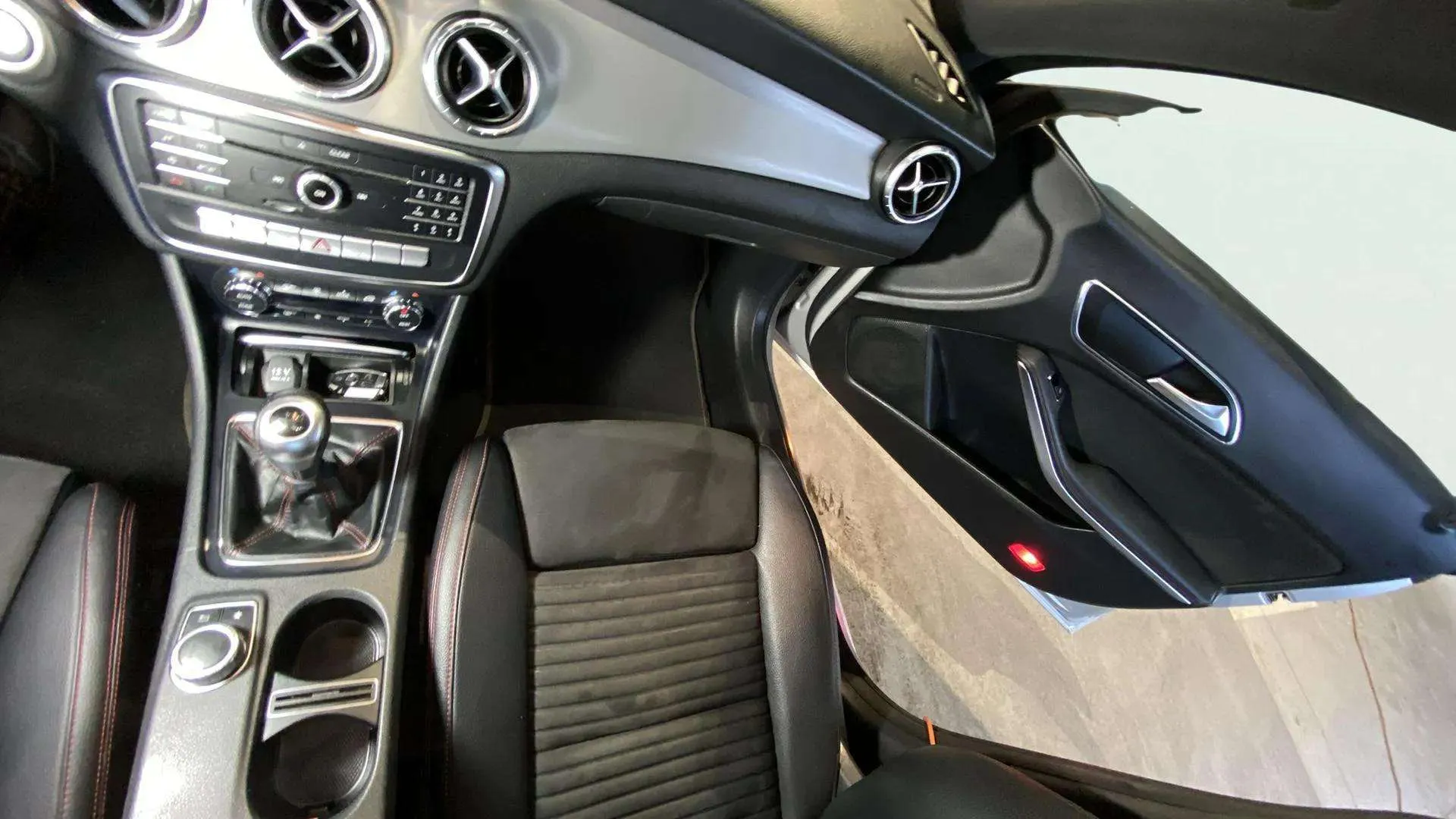 Mercedes-Benz CLA 180 - foto 21