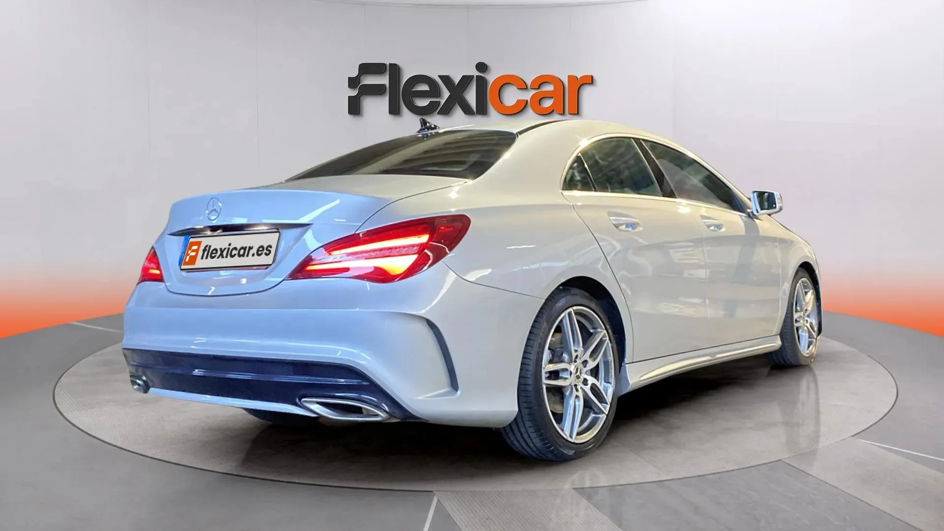 Mercedes-Benz CLA 180 - foto 8