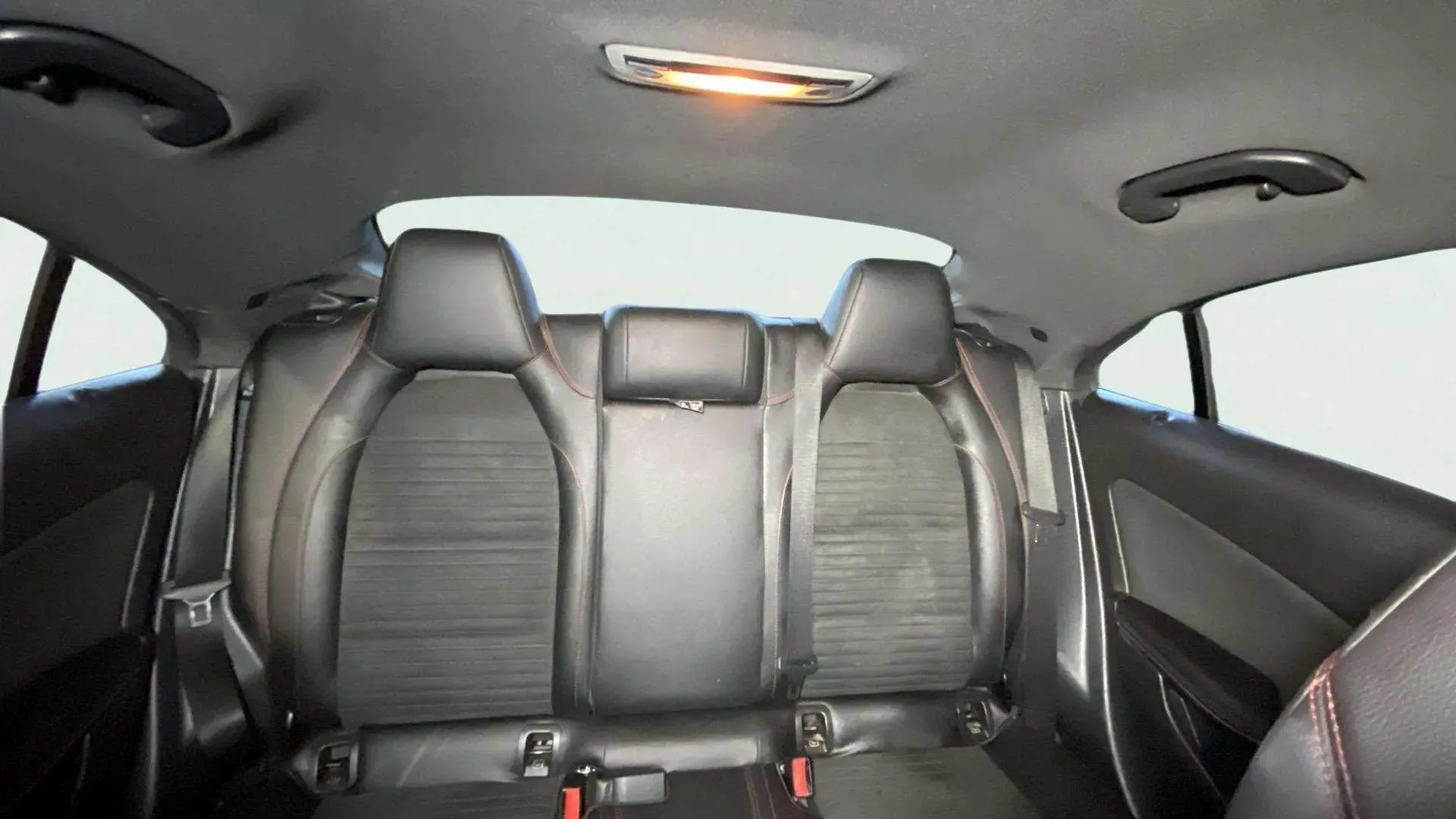 Mercedes-Benz CLA 180 - foto 16