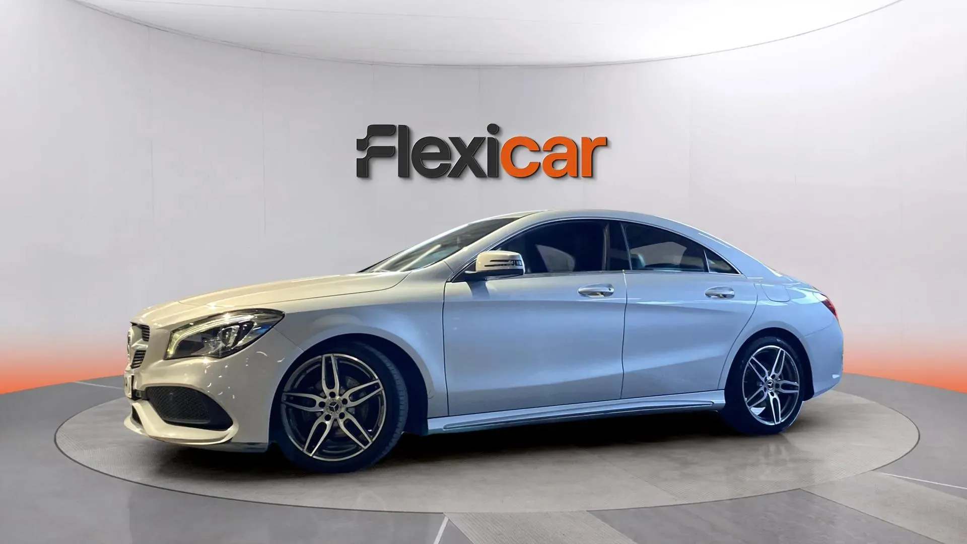 Mercedes-Benz CLA 180 - foto 4