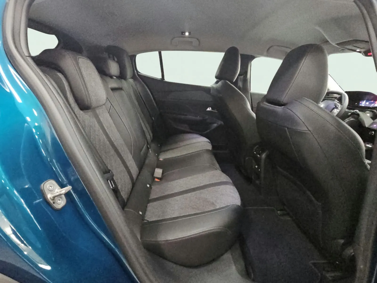 Peugeot 408 Allure Pack PureTech 130 EAT8 - foto 10
