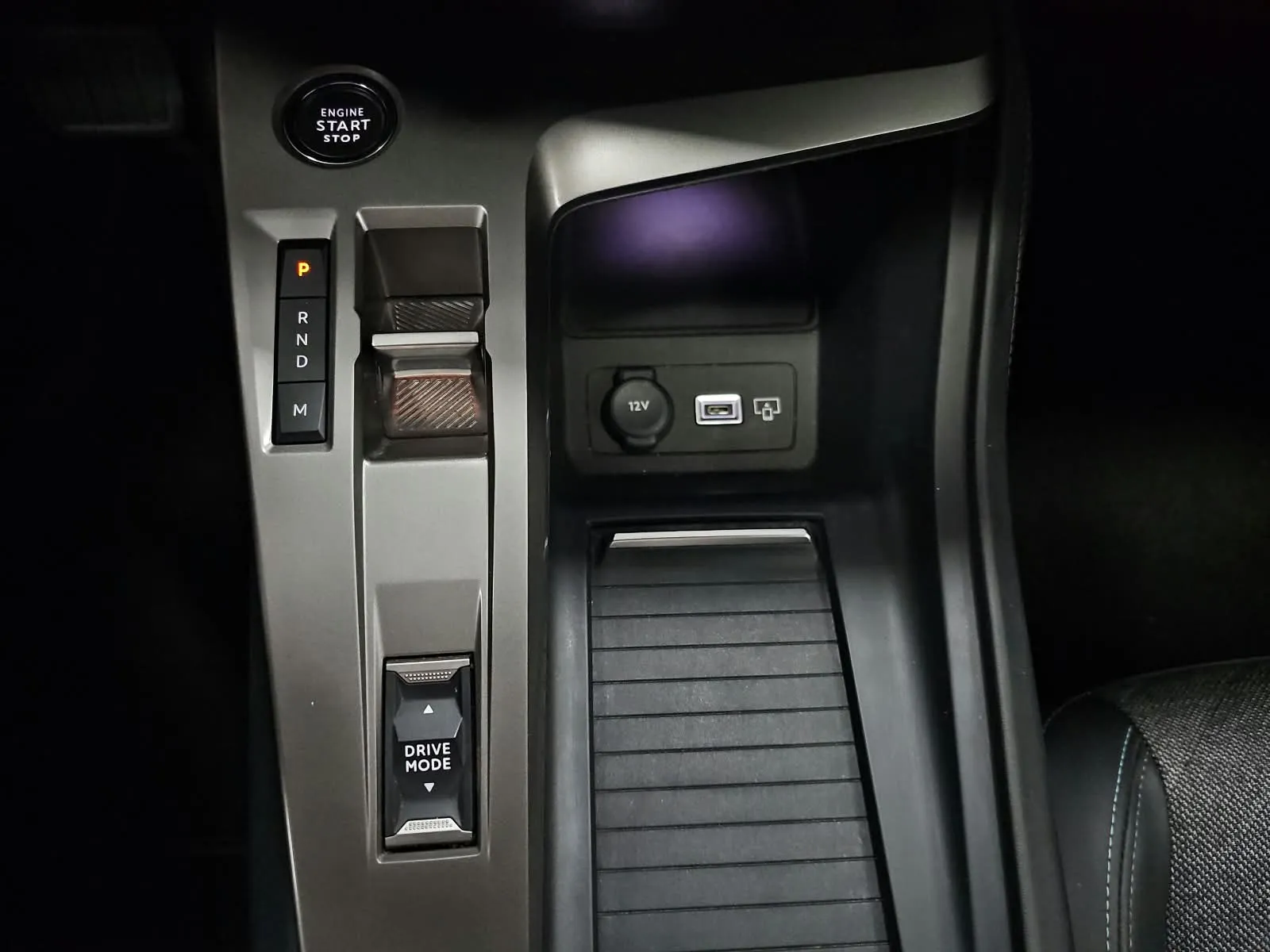 Peugeot 408 Allure Pack PureTech 130 EAT8 - foto 16