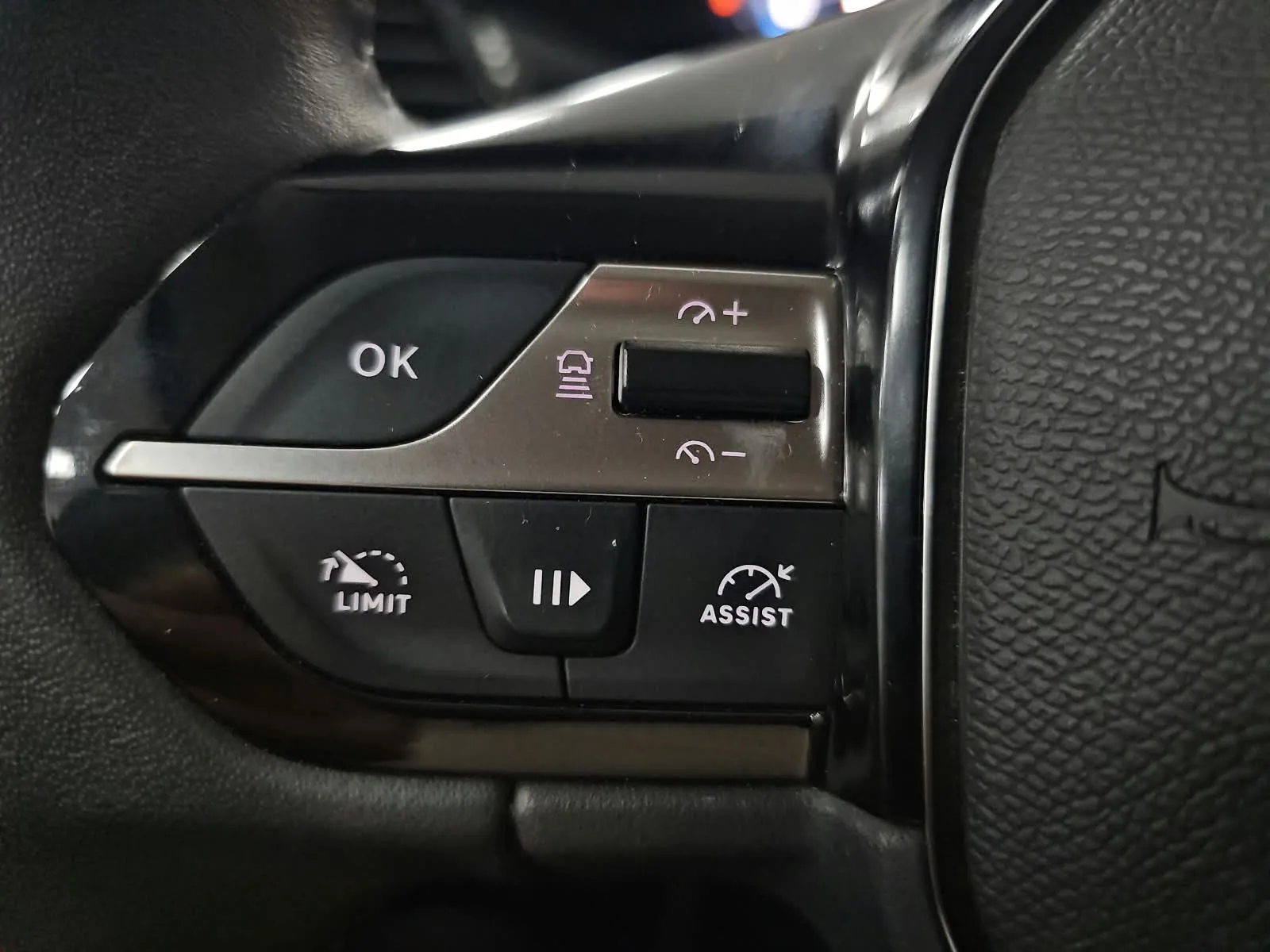 Peugeot 408 Allure Pack PureTech 130 EAT8 - foto 18