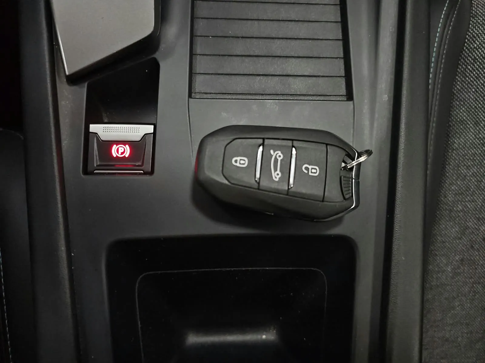 Peugeot 408 Allure Pack PureTech 130 EAT8 - foto 15