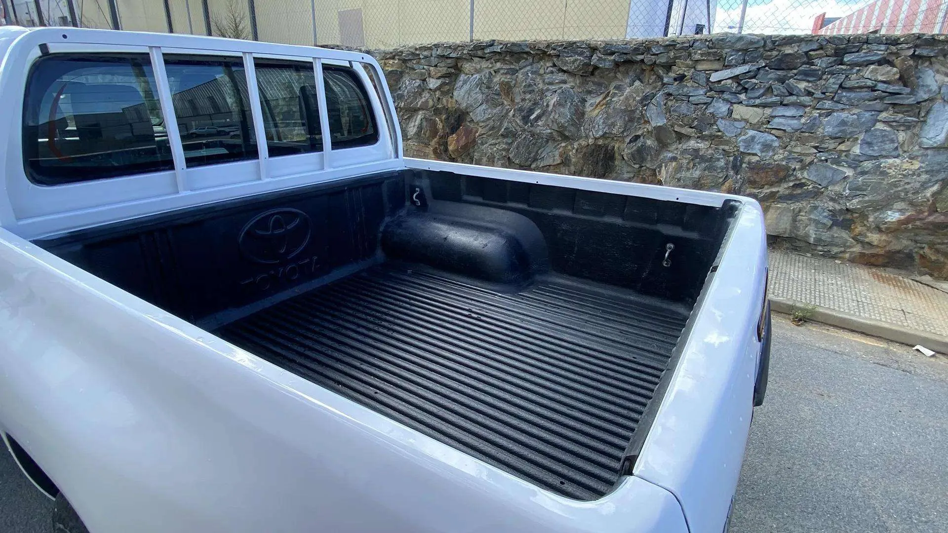 Toyota Hilux - foto 34