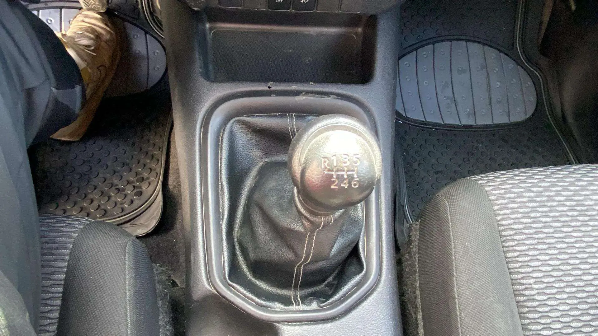 Toyota Hilux - foto 11
