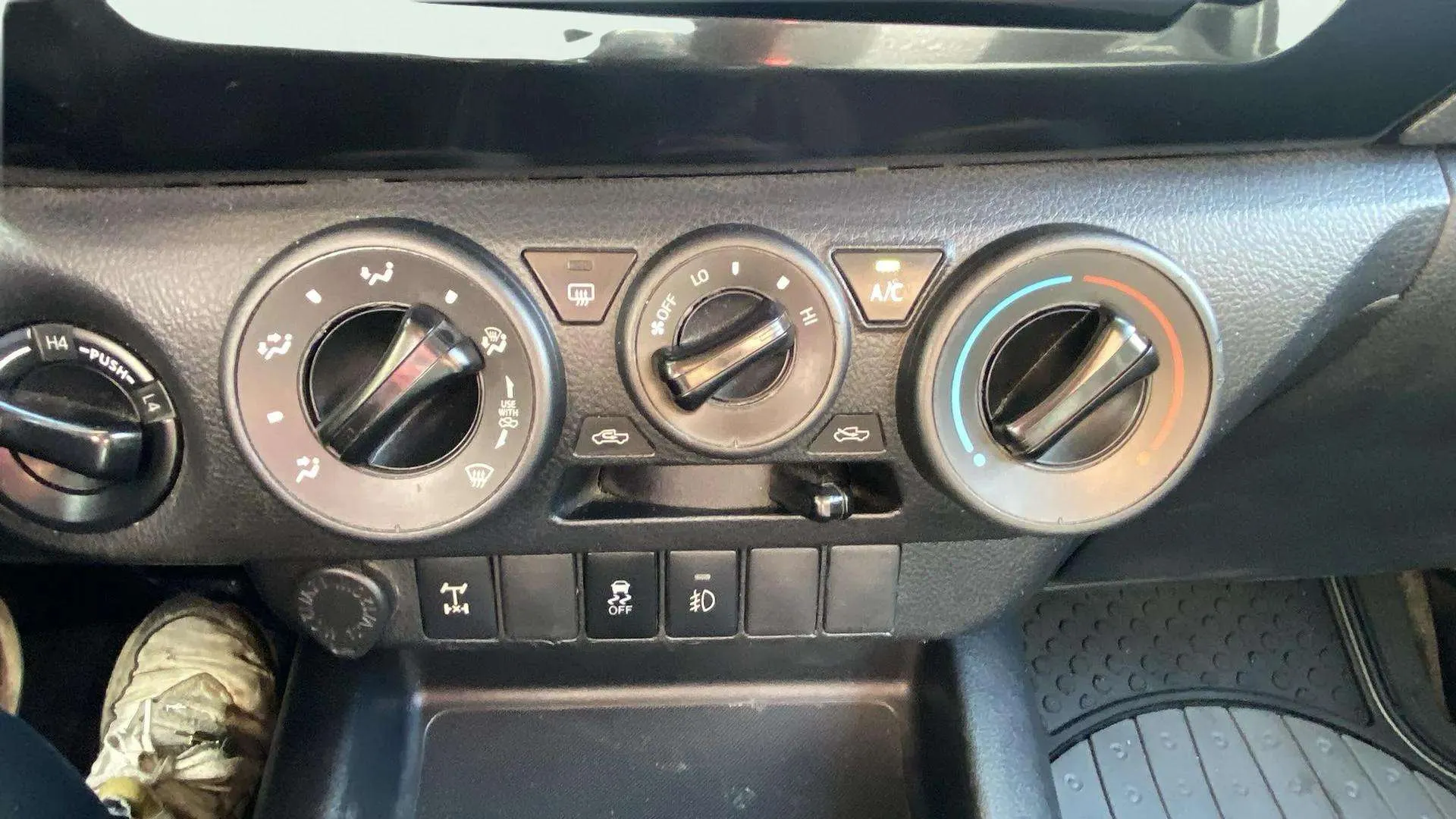 Toyota Hilux - foto 19