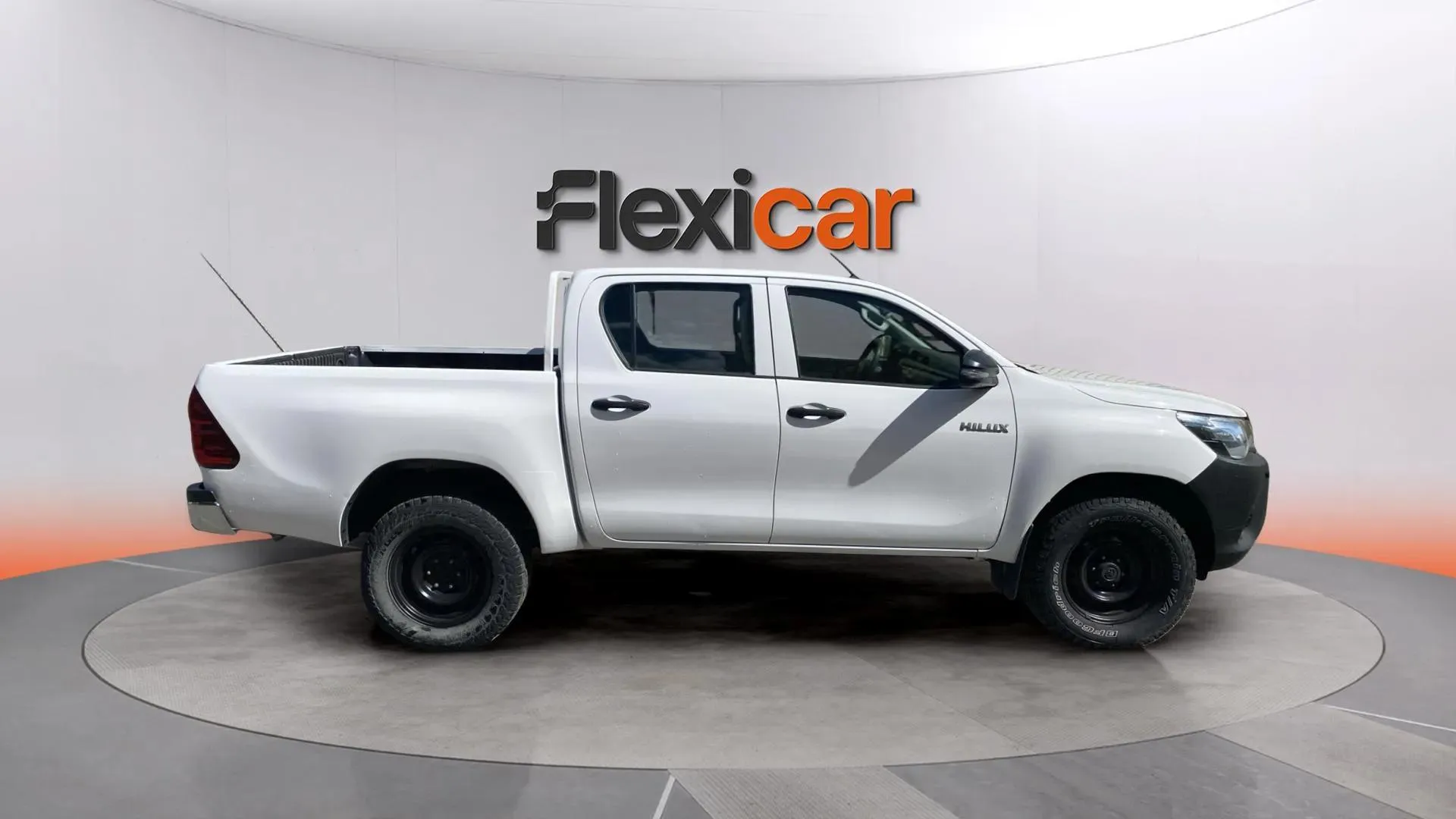 Toyota Hilux - foto 2