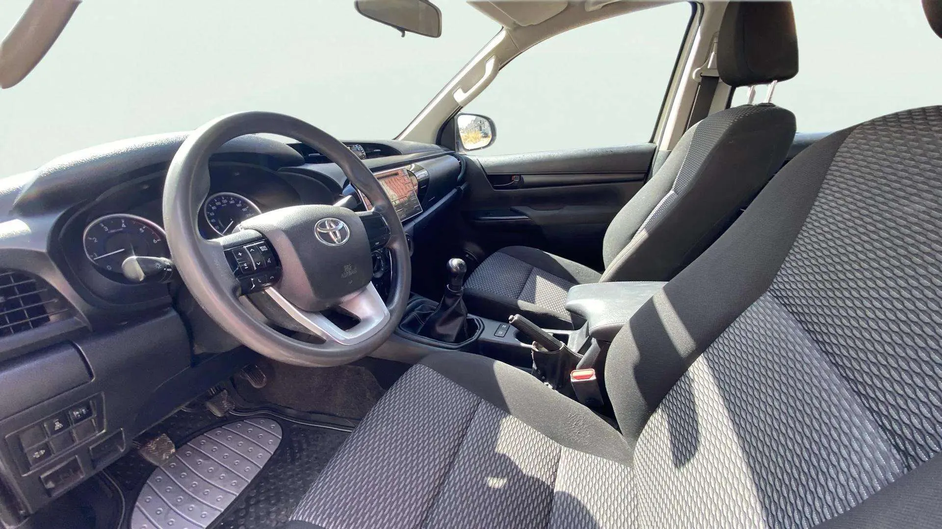 Toyota Hilux - foto 13