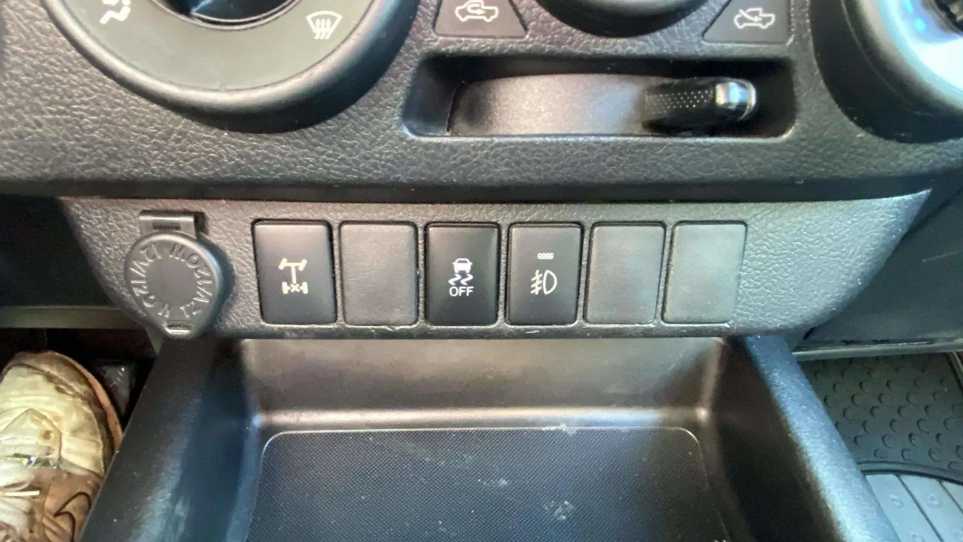 Toyota Hilux - foto 25