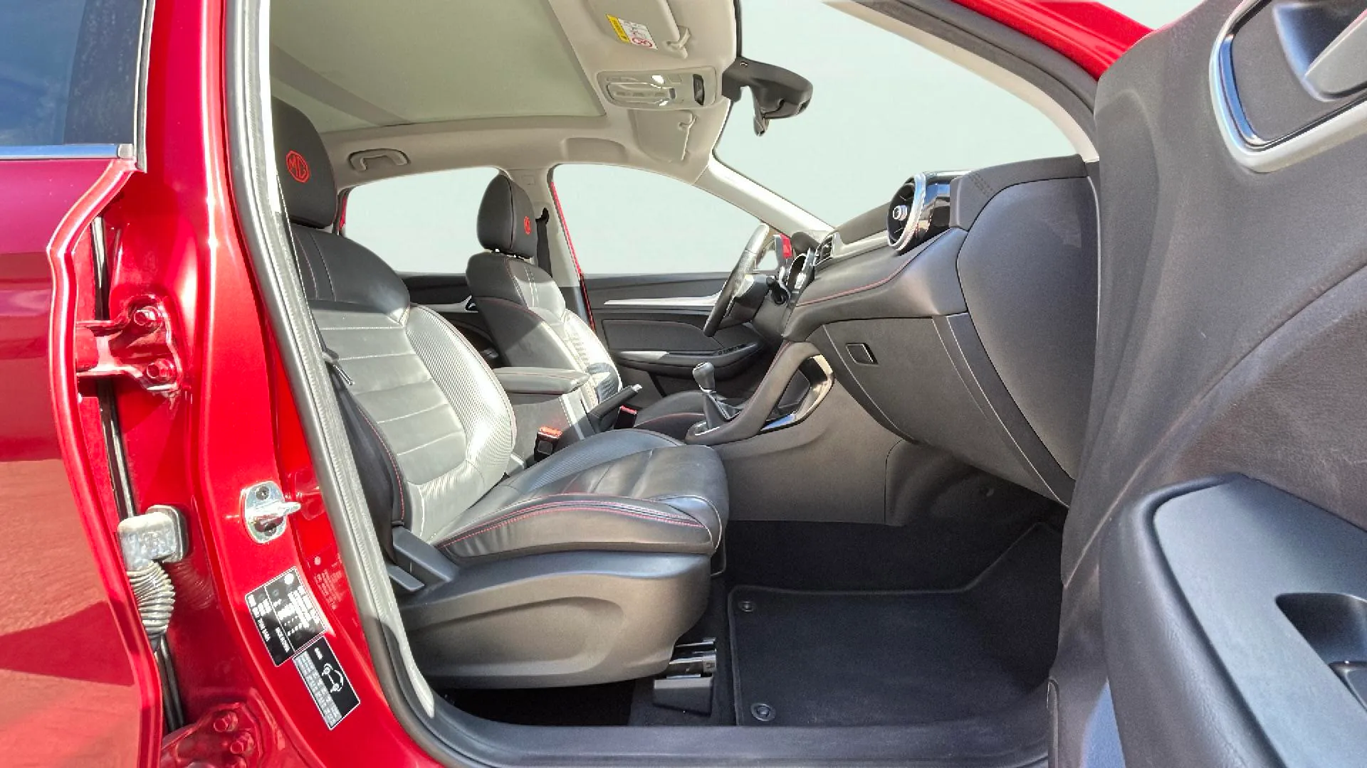 MG ZS 1.0T Luxury - foto 15