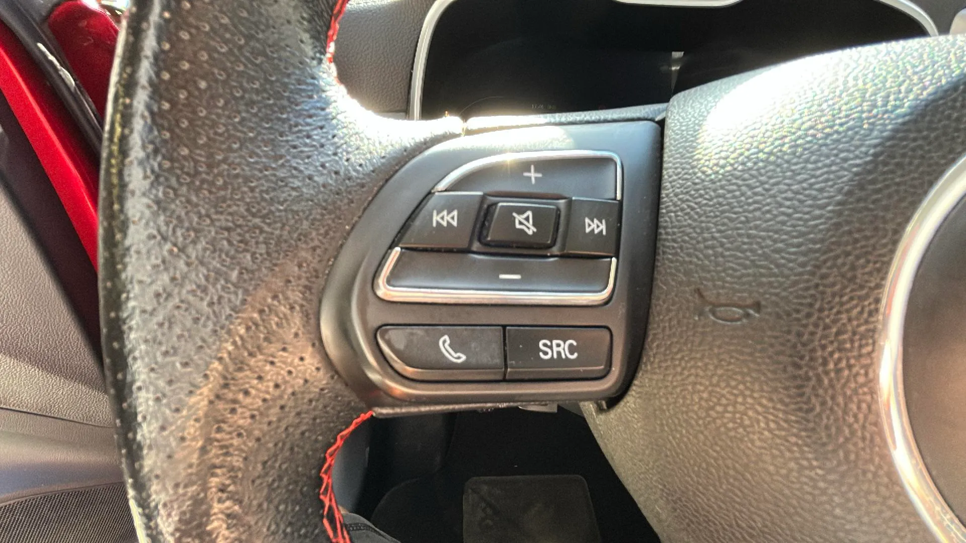 MG ZS 1.0T Luxury - foto 12