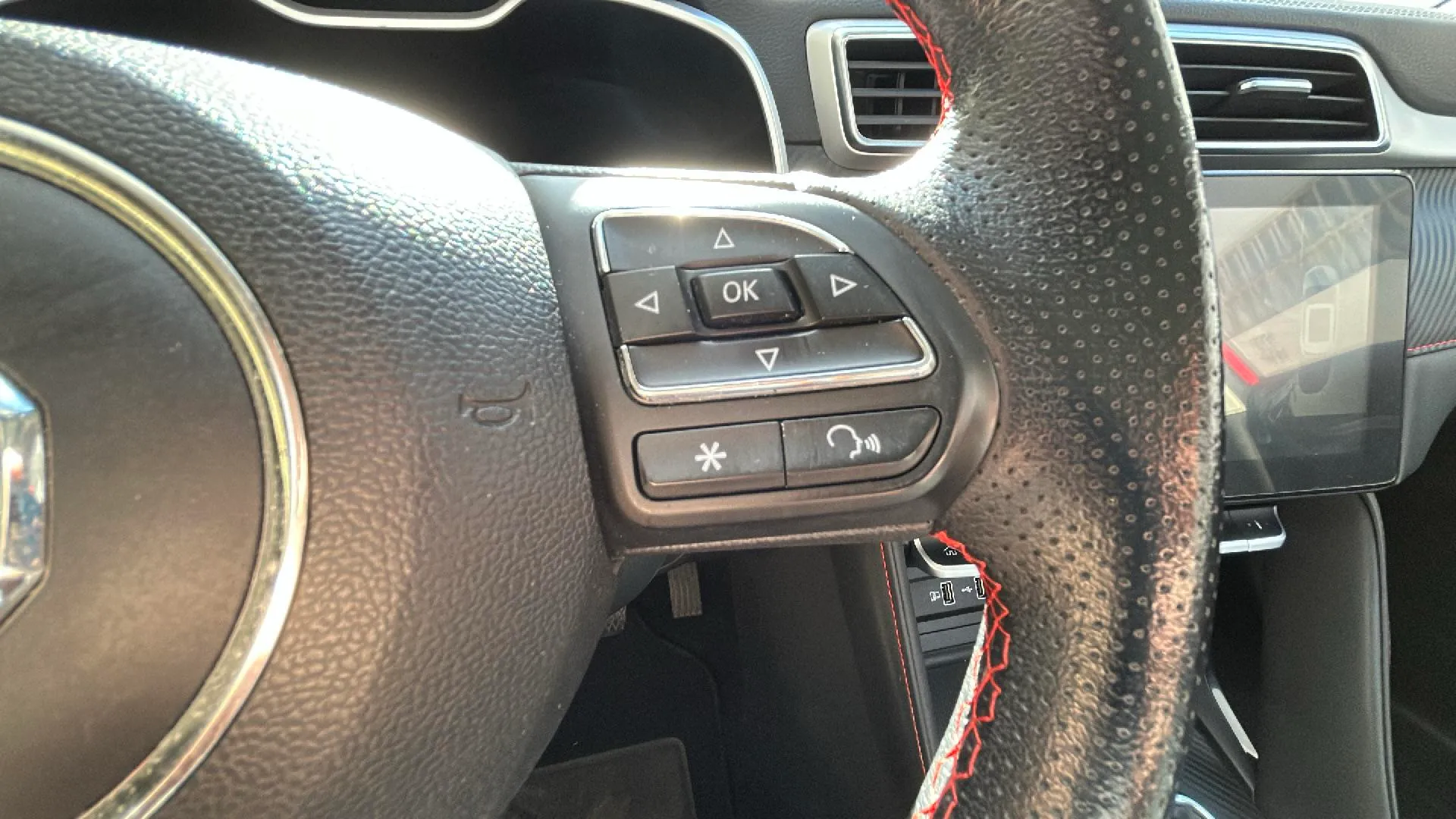 MG ZS 1.0T Luxury - foto 11