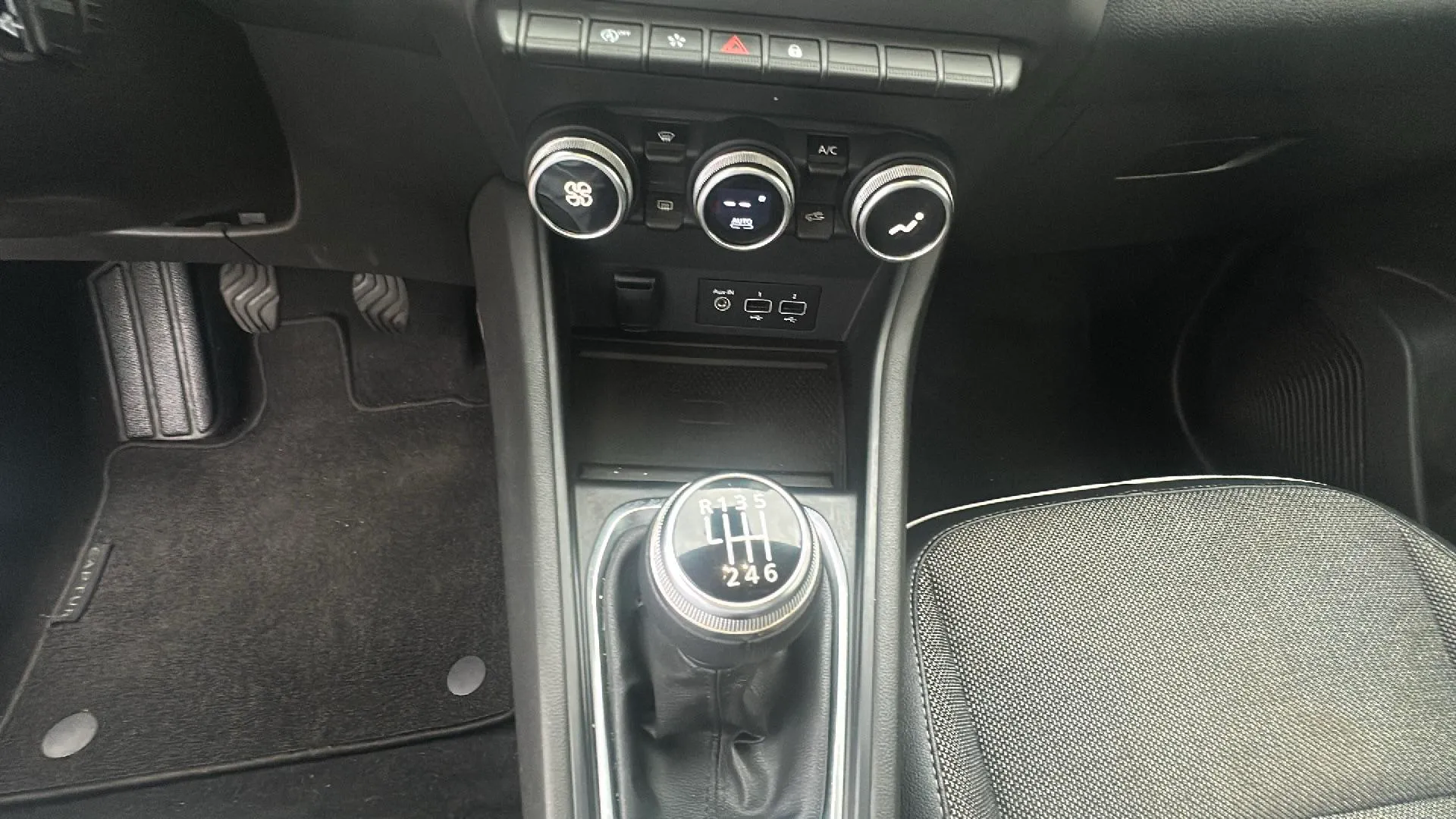 Renault Captur Intens TCe GPF Micro Híbrido - foto 24