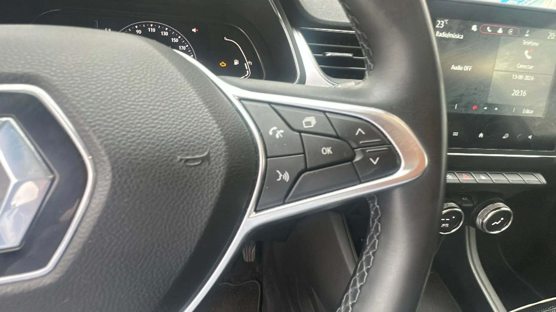 Renault Captur Intens TCe GPF Micro Híbrido - foto 18