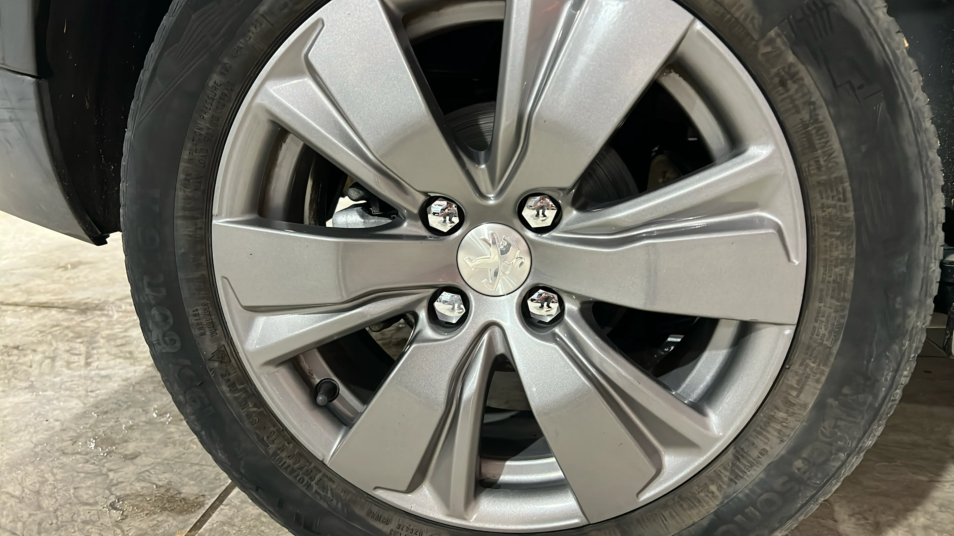 Peugeot 2008 Allure PureTech 110 - foto 19
