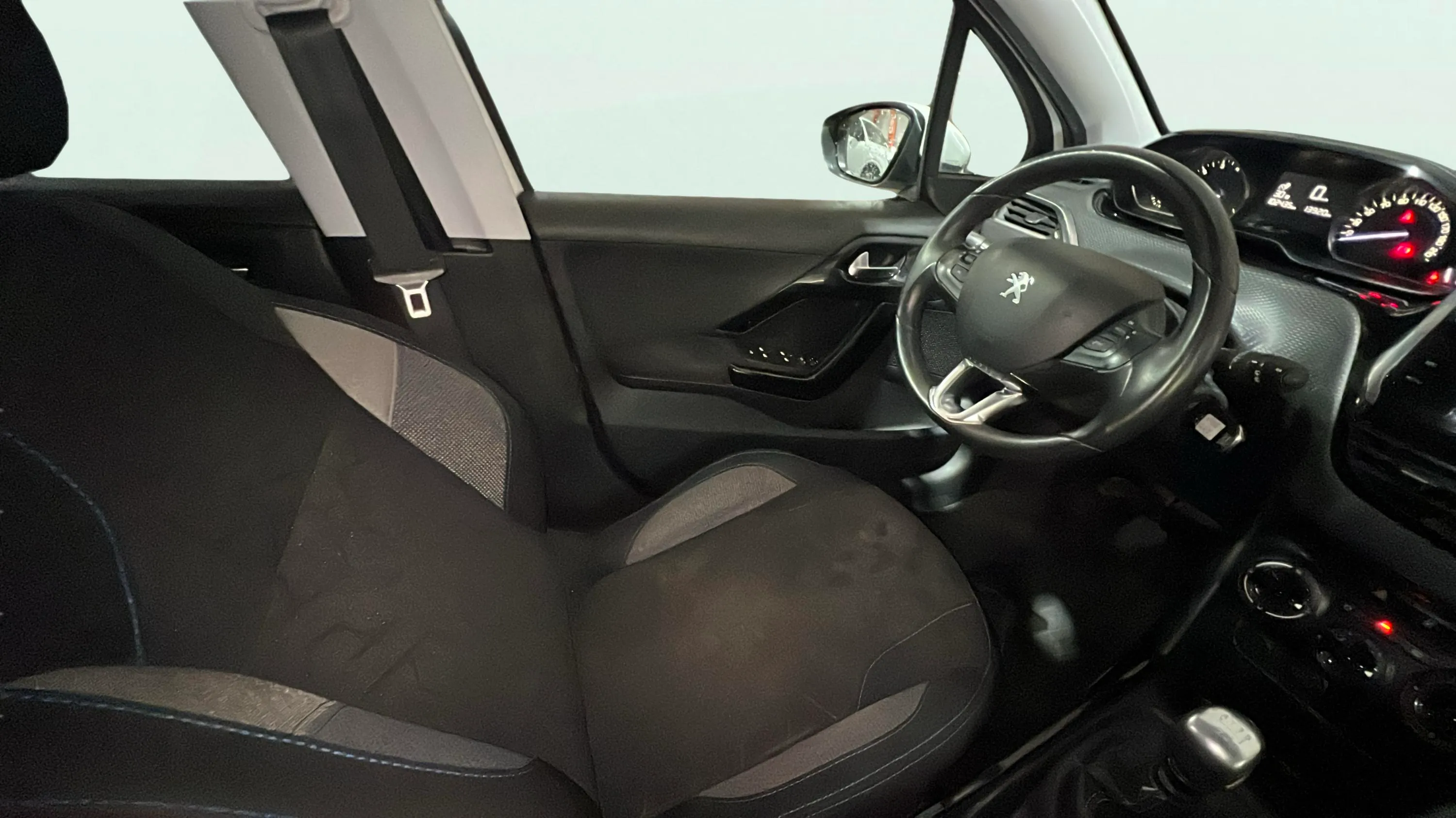 Peugeot 2008 Allure PureTech 110 - foto 9