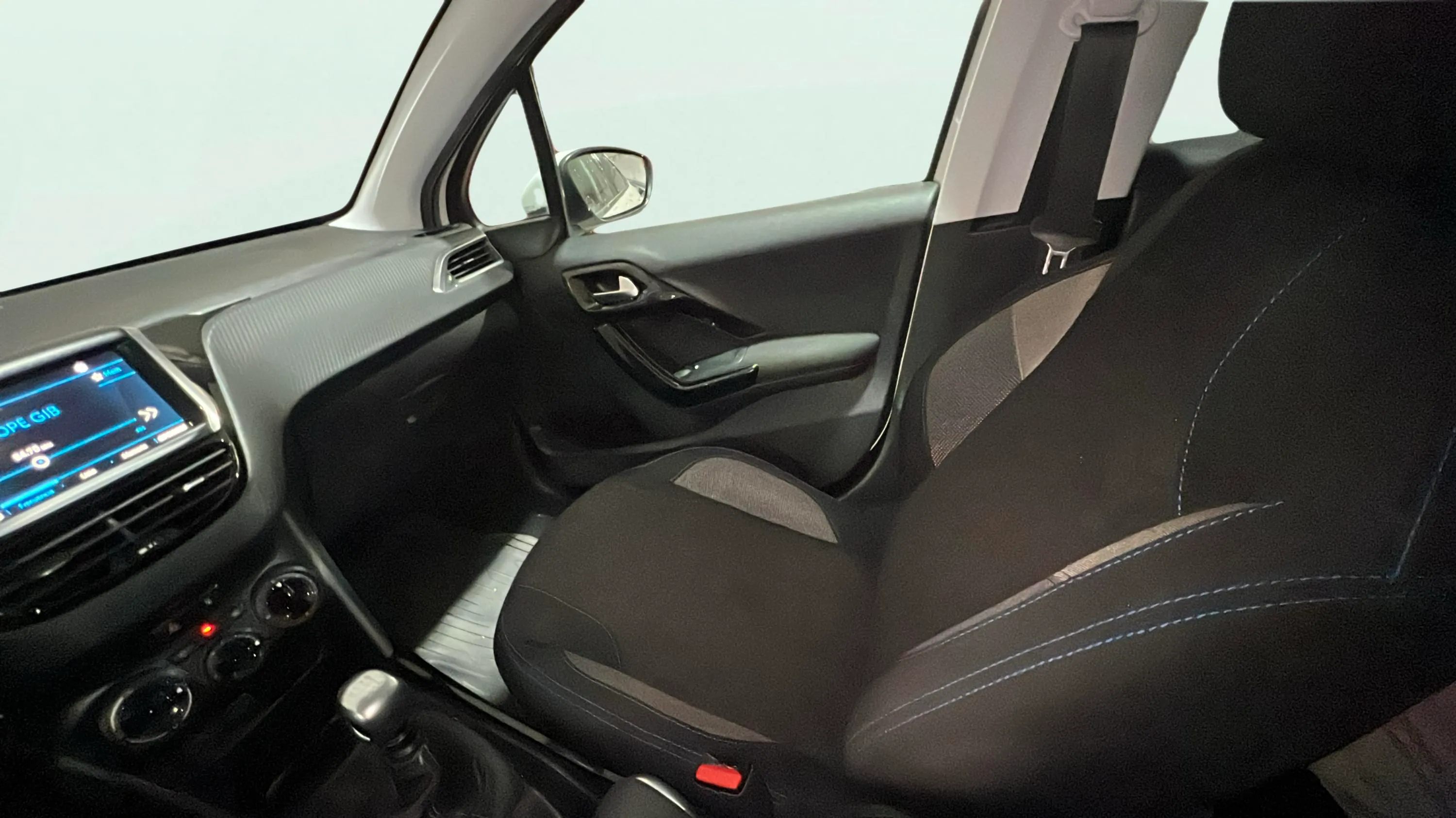 Peugeot 2008 Allure PureTech 110 - foto 11