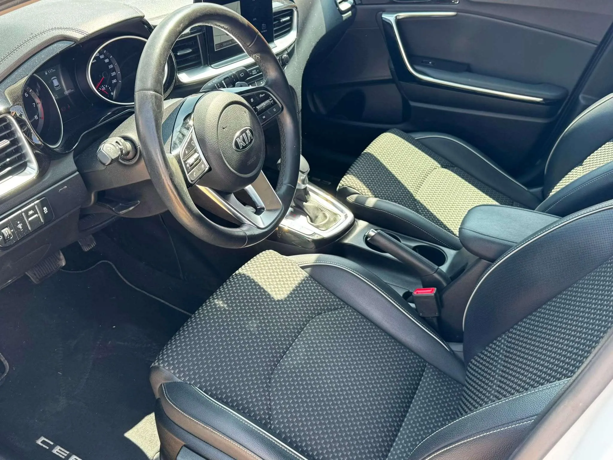 Kia Ceed 1.4 T-GDi Business DCT - foto 9