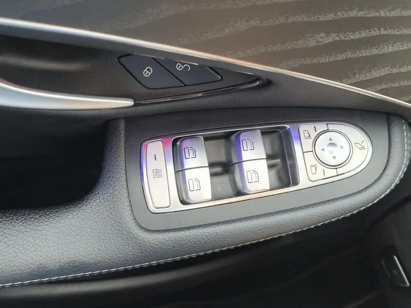 Mercedes-Benz GLC 200 4MATIC - foto 29