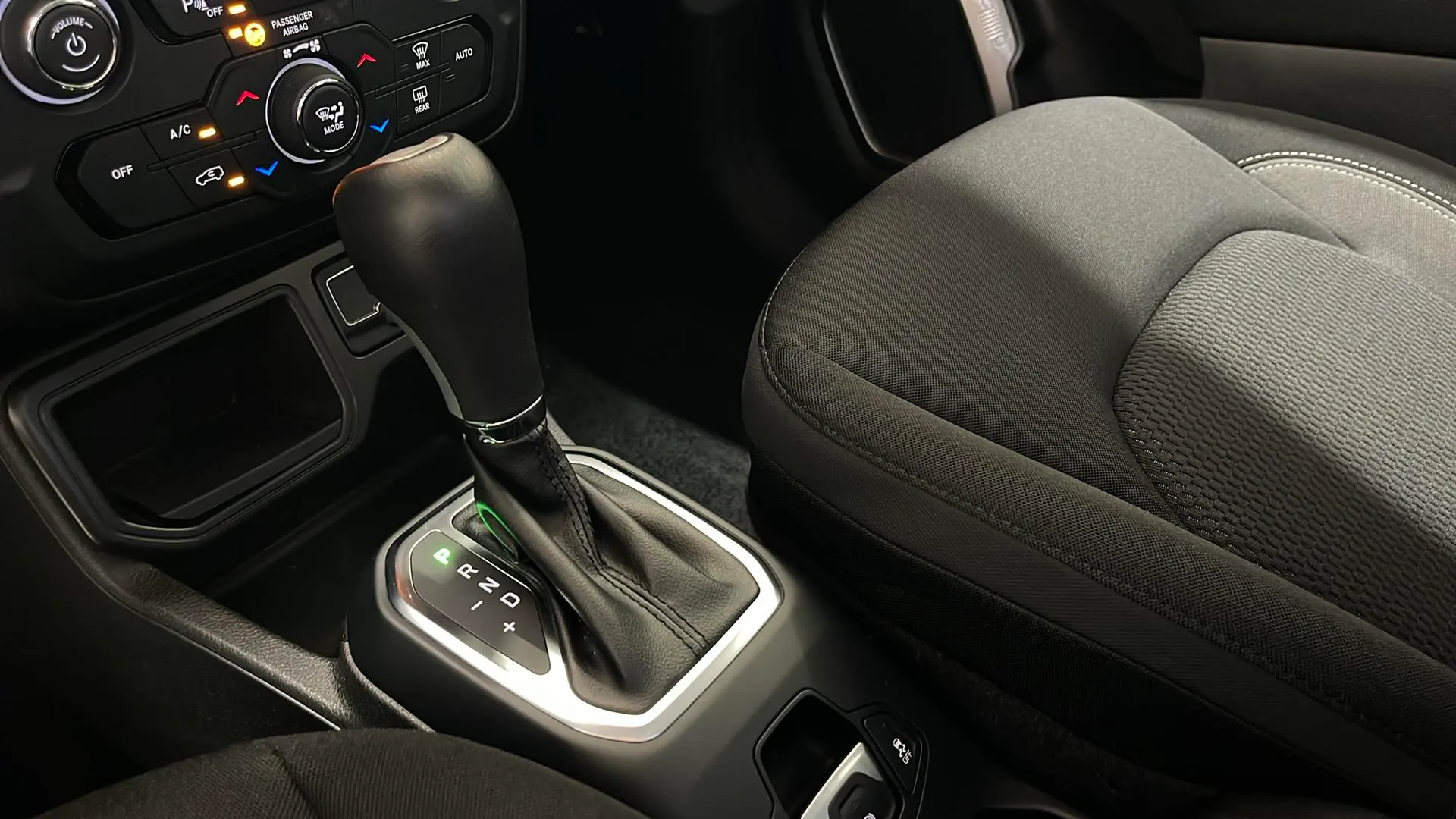Jeep Renegade eHybrid 1.5 Limited ATX - foto 16