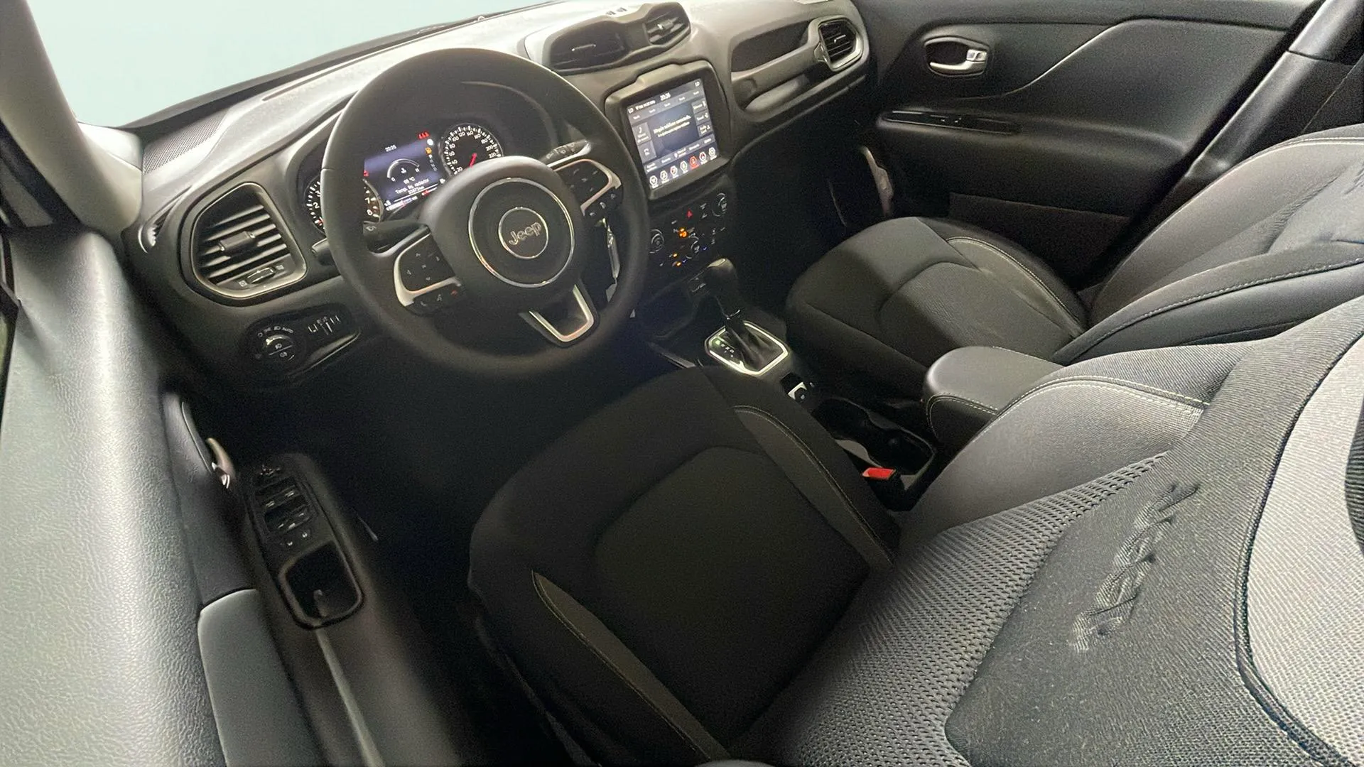 Jeep Renegade eHybrid 1.5 Limited ATX - foto 9