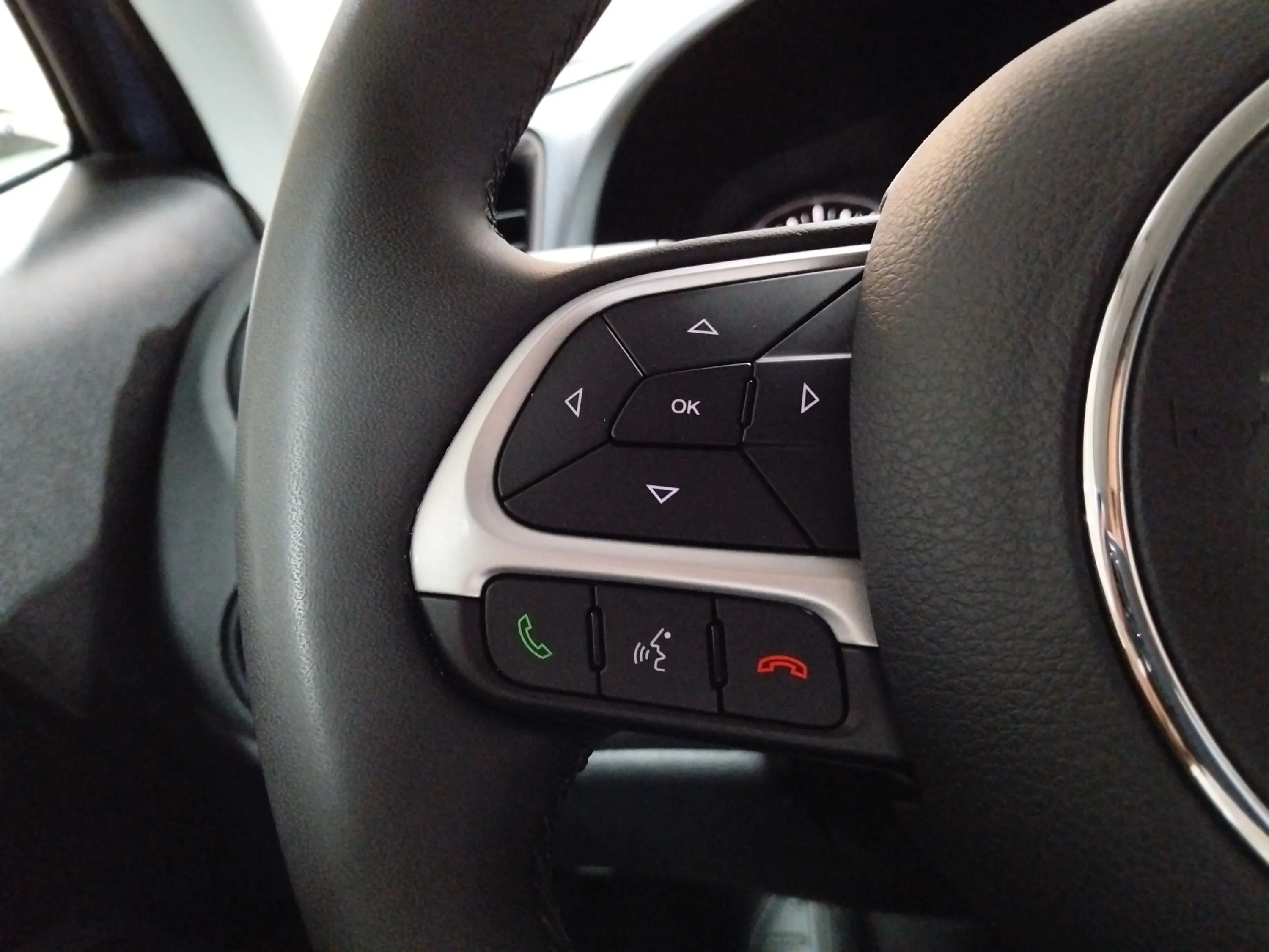 Jeep Renegade eHybrid 1.5 Limited ATX - foto 23