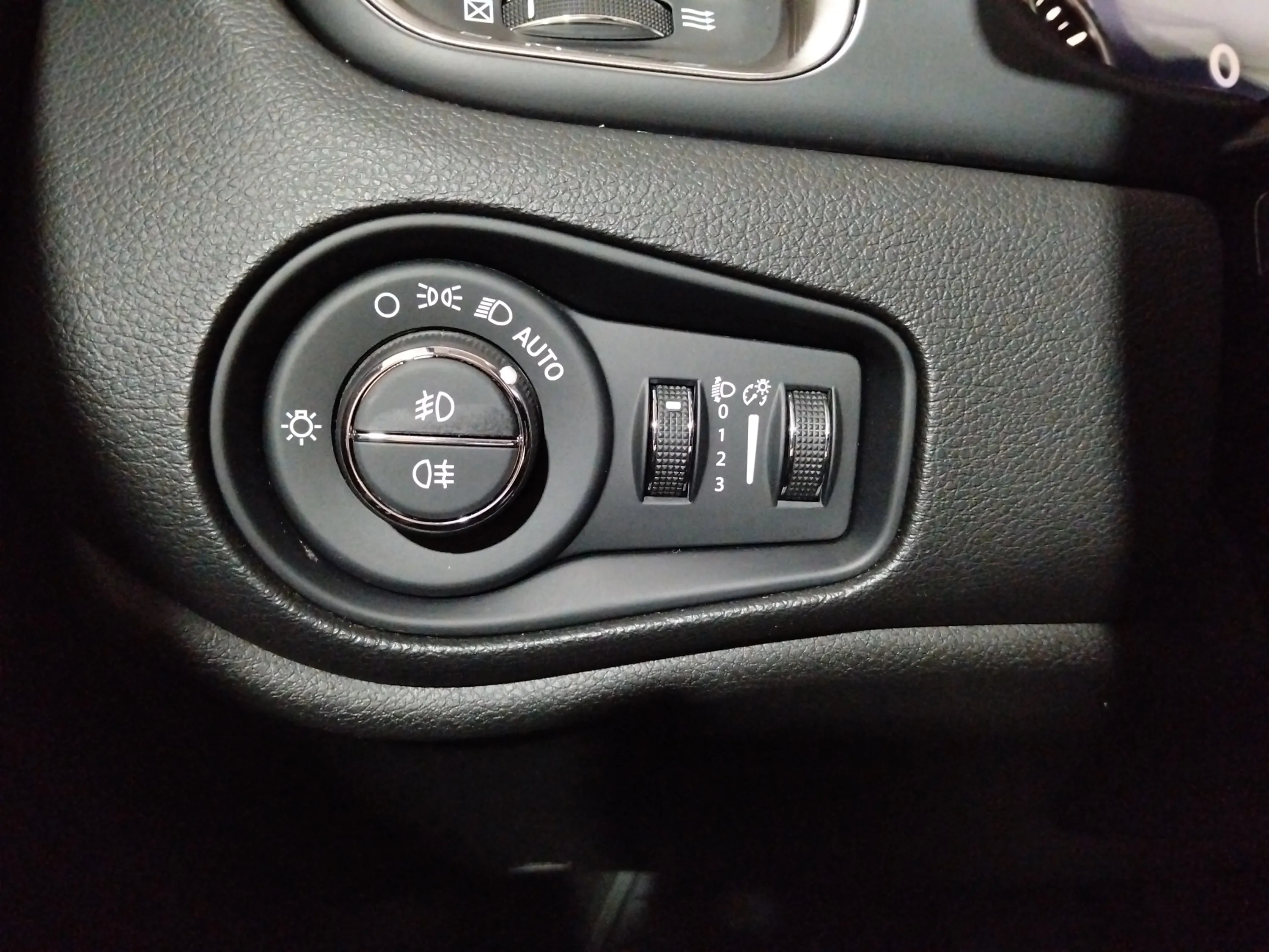 Jeep Renegade eHybrid 1.5 Limited ATX - foto 26