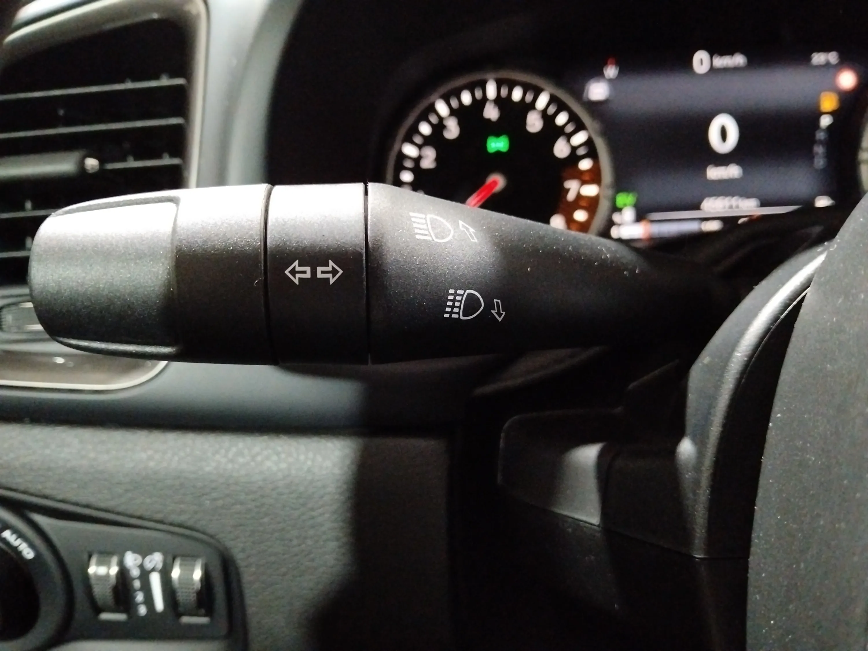Jeep Renegade eHybrid 1.5 Limited ATX - foto 24