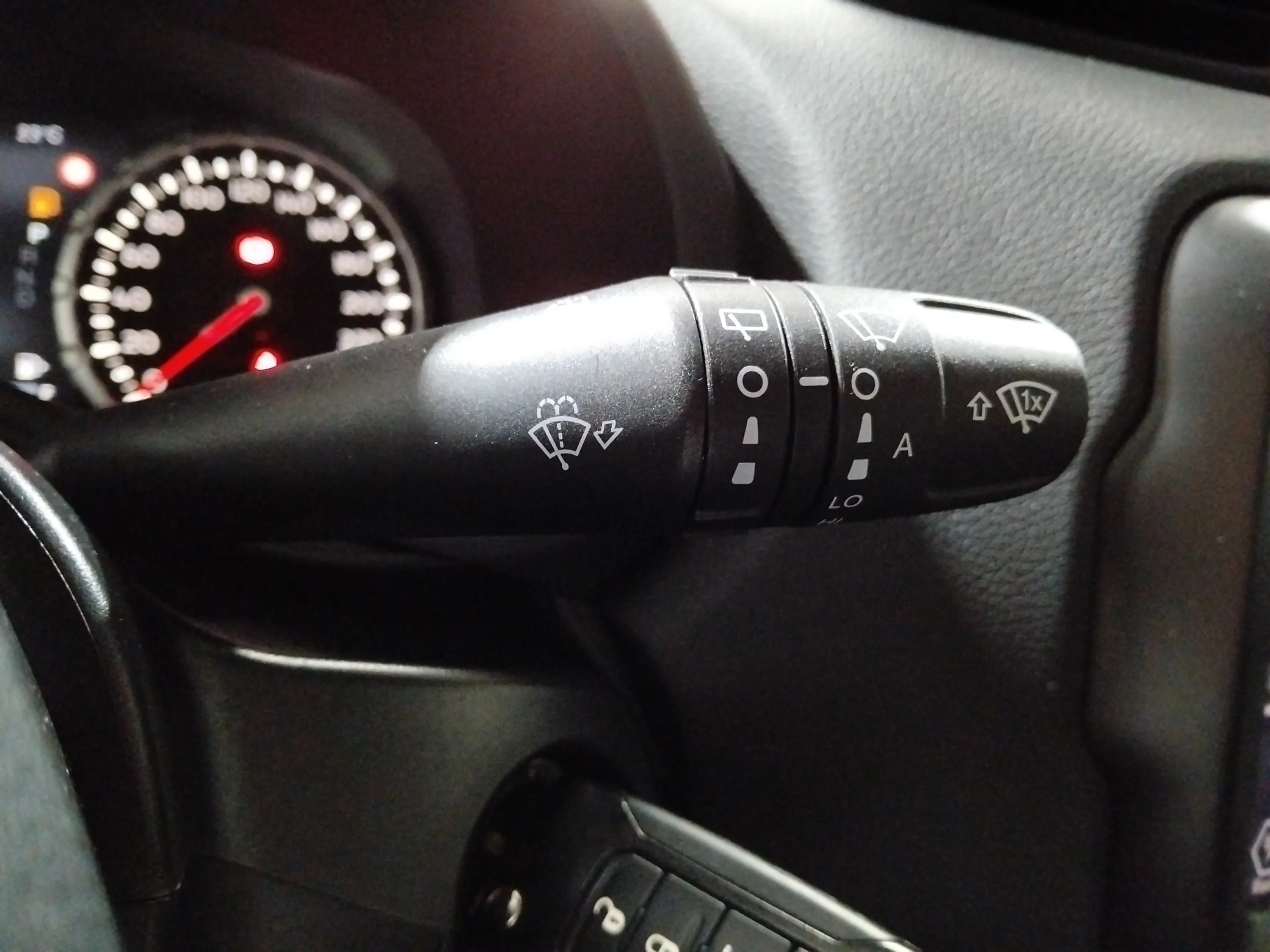 Jeep Renegade eHybrid 1.5 Limited ATX - foto 25