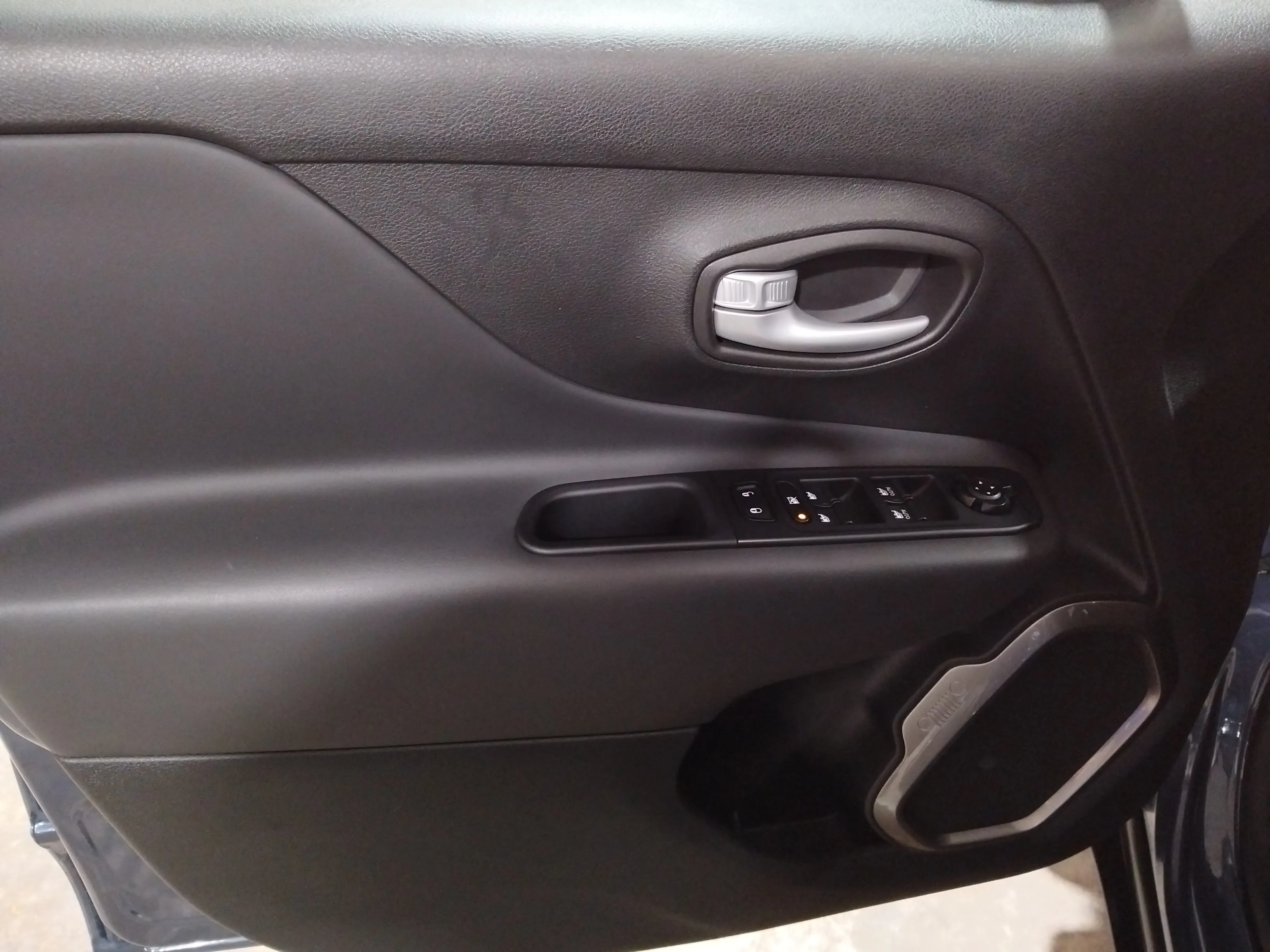 Jeep Renegade eHybrid 1.5 Limited ATX - foto 19
