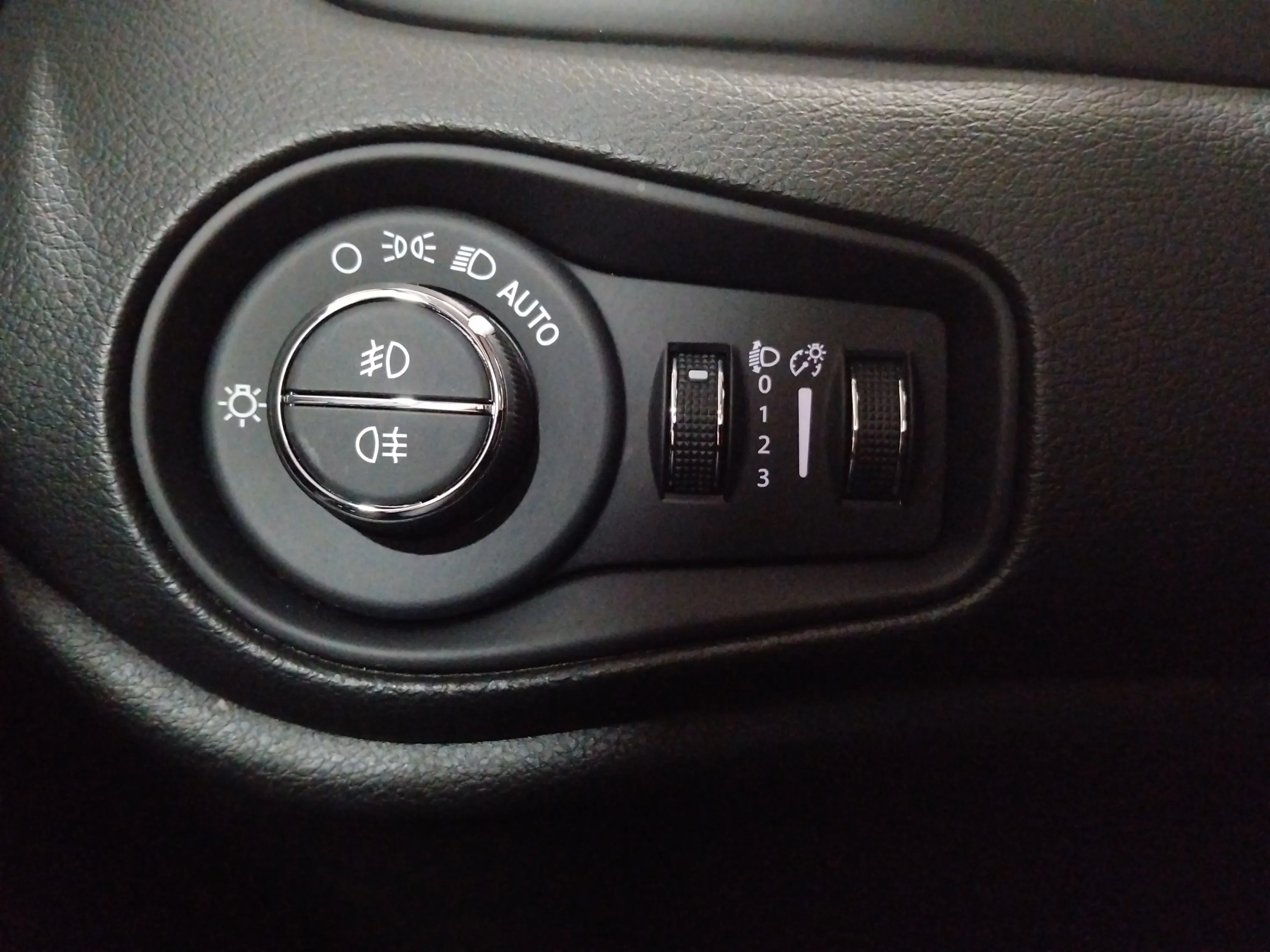 Jeep Renegade eHybrid 1.5 Limited ATX - foto 26